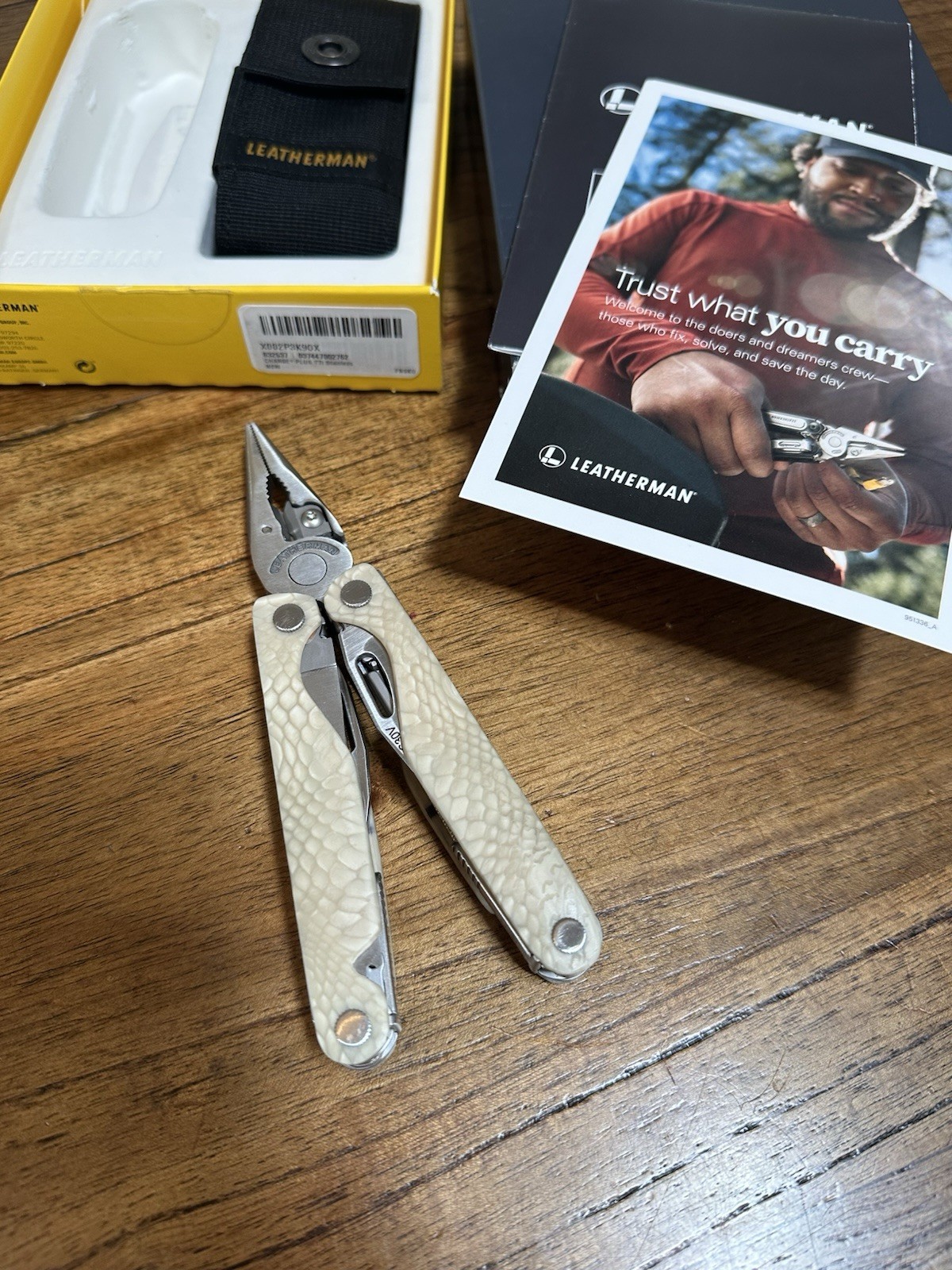 Leatherman Charge TTi, Custom Hand Made G10 White Juma Dragon Scales, S30V