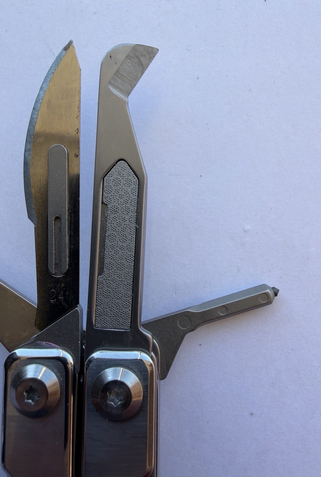 BIBURY OUTDOOR MINI MULTITOOL PLIERS W/BELT CLIP, BI2051A, EXCELLENT CONDITION!
