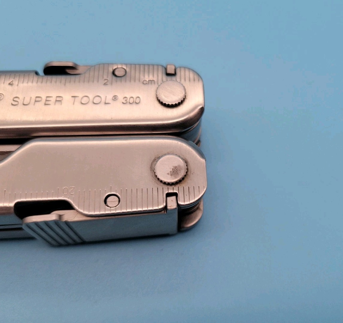Leatherman Super Tool 300 Multi-Tool Dated 2014 – Pliers, Knife, Screwdrivers