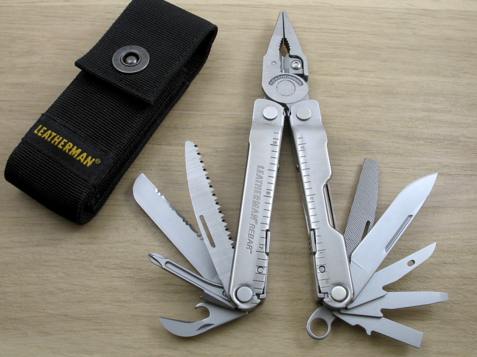 Leatherman REBAR Multi-Tool, Knife, Stainless, w/Nylon Sheath, USA – Excellent