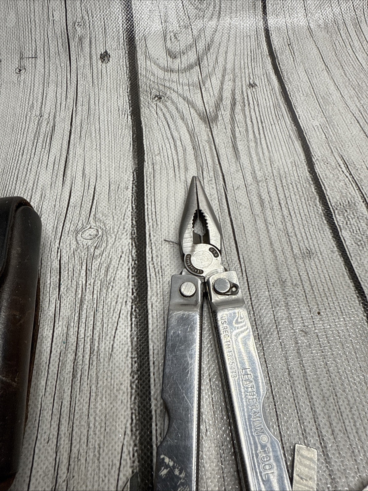 Leatherman Multi Tool With Leather Sheath Excellent Condition