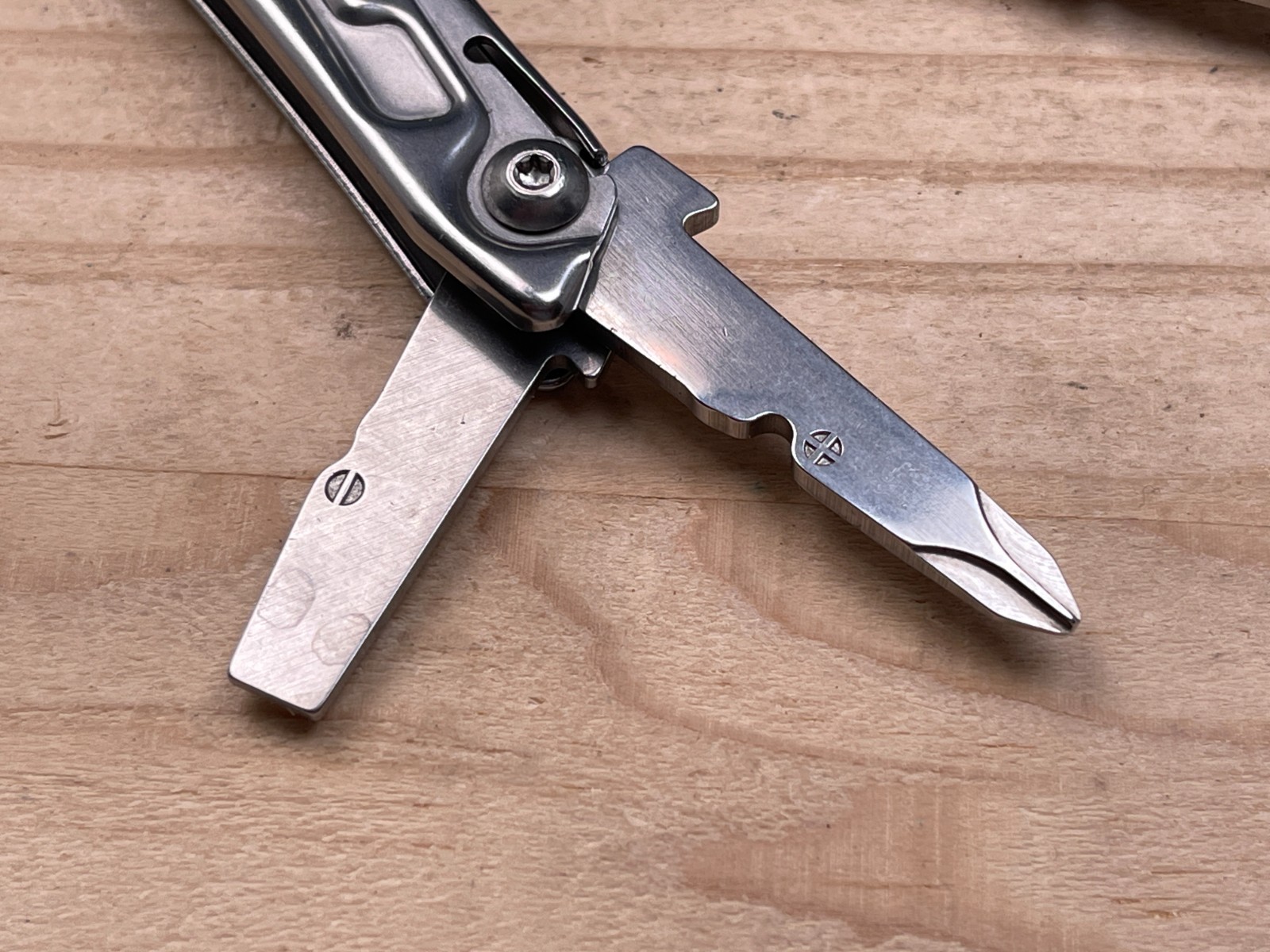 Leatherman Rev Multi‑Tool Knife – Stainless Steel w/ Pocket Clip 06/15
