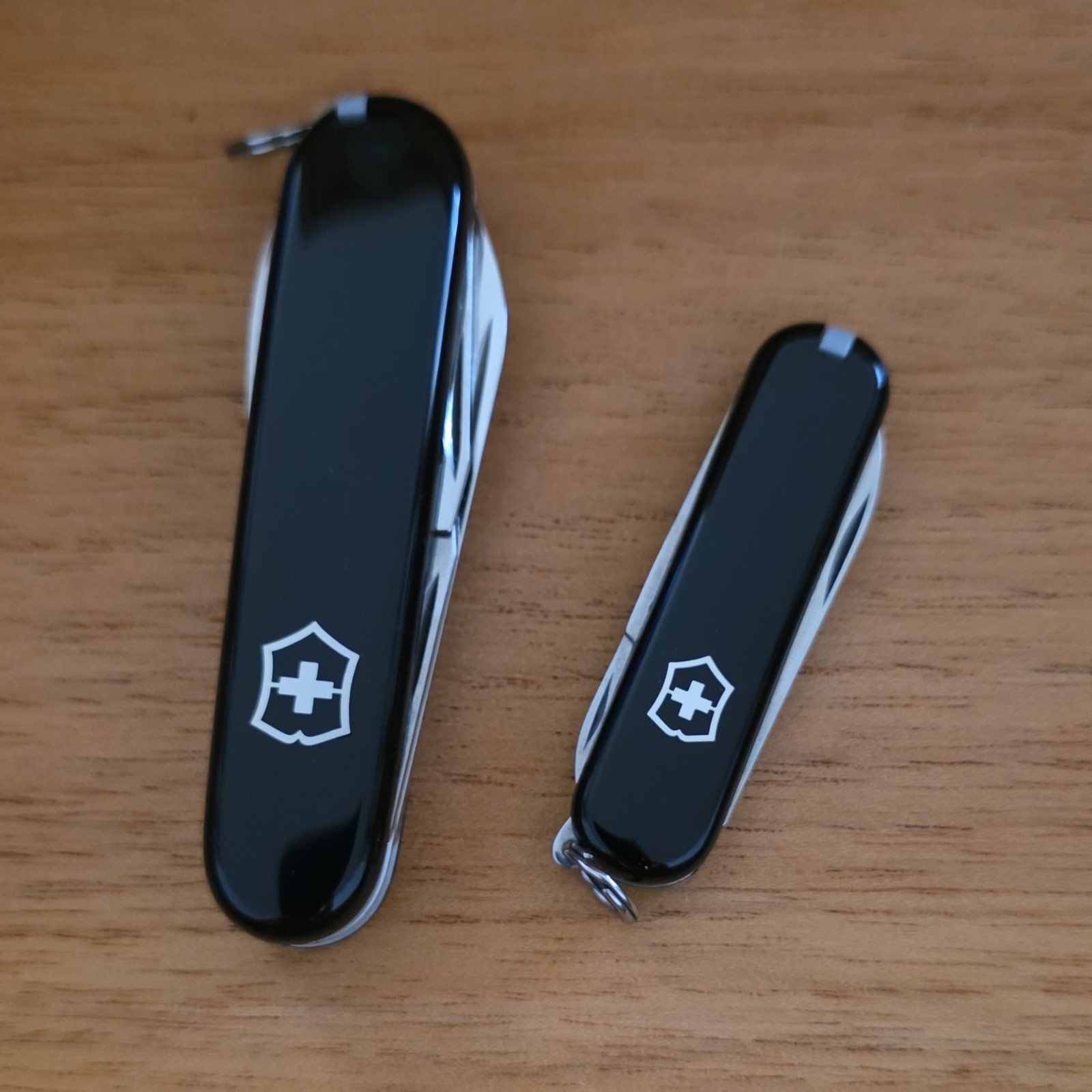 Victorinox Classic Black 4-Tool Multi-Tool Knife Scissors Keyring Plain Lot 2