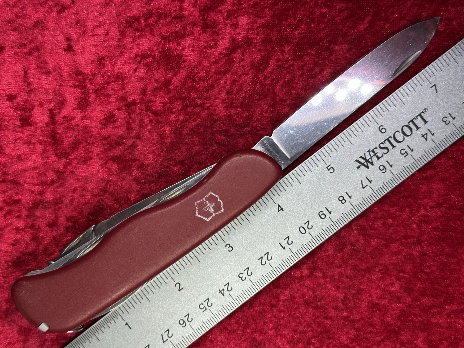 Victorinox Atlas Red Large Swiss Army Knife 111mm 11 Tool 4 Layer (671)