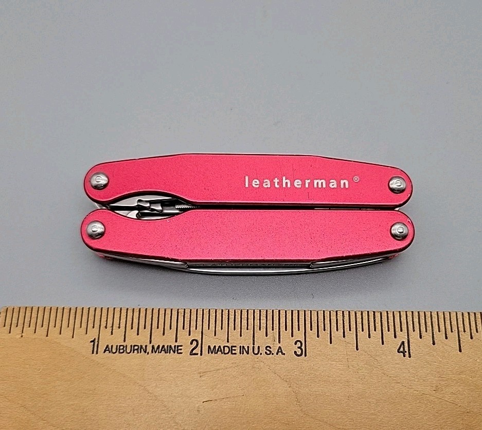 Leatherman JUICE C2 Multitool – Dated 1204 – Red – Knife, Pliers *Retired*