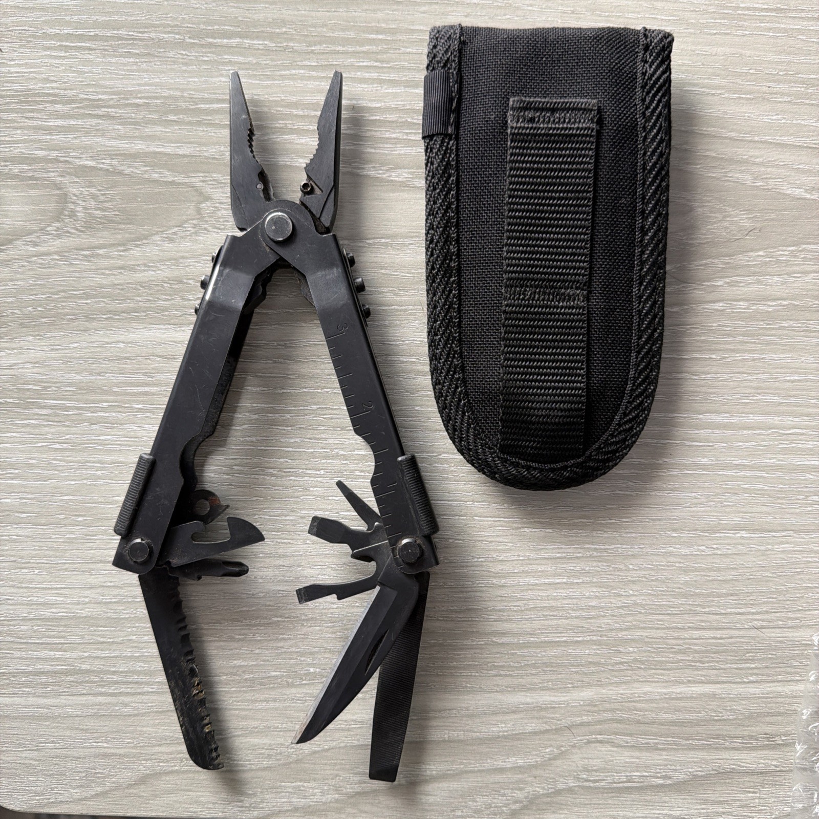 Gerber MP600 Multi-Tool Needle Nose Pliers Black Oxide W/ Sheath Tools Pictured