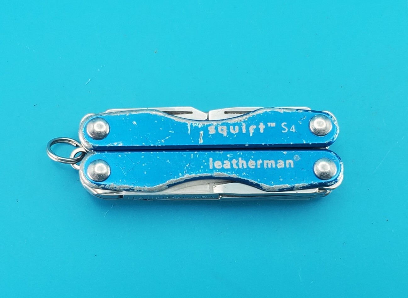 Leatherman “Squirt S4” Stainless Steel Multi Tool! BLUE!