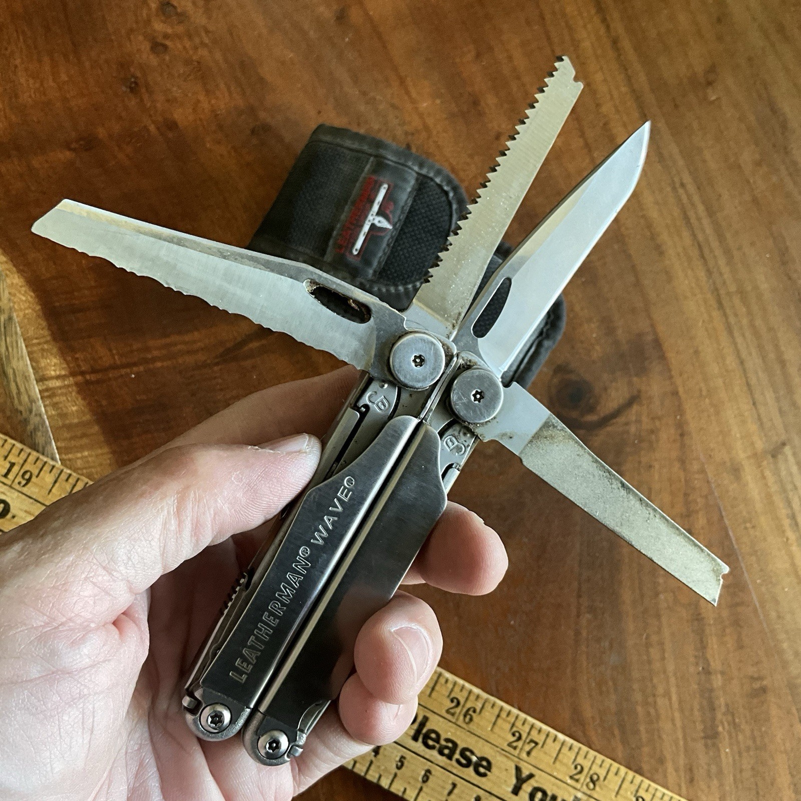 Leatherman WAVE Multi-Tool Date Code 0407 (Apr 2007) with Sheath