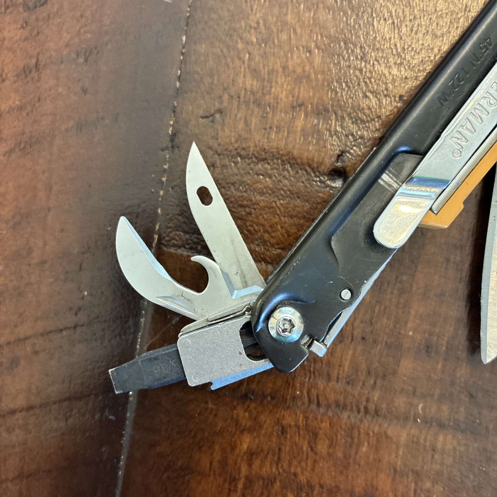 Leatherman Signal Multi-Tool Black / Yellow – Excellent!