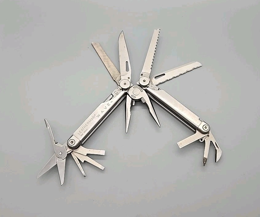 Leatherman Wave Multi Tool dated 0401 – Pliers, File, Saw, Knife Screwdrivers