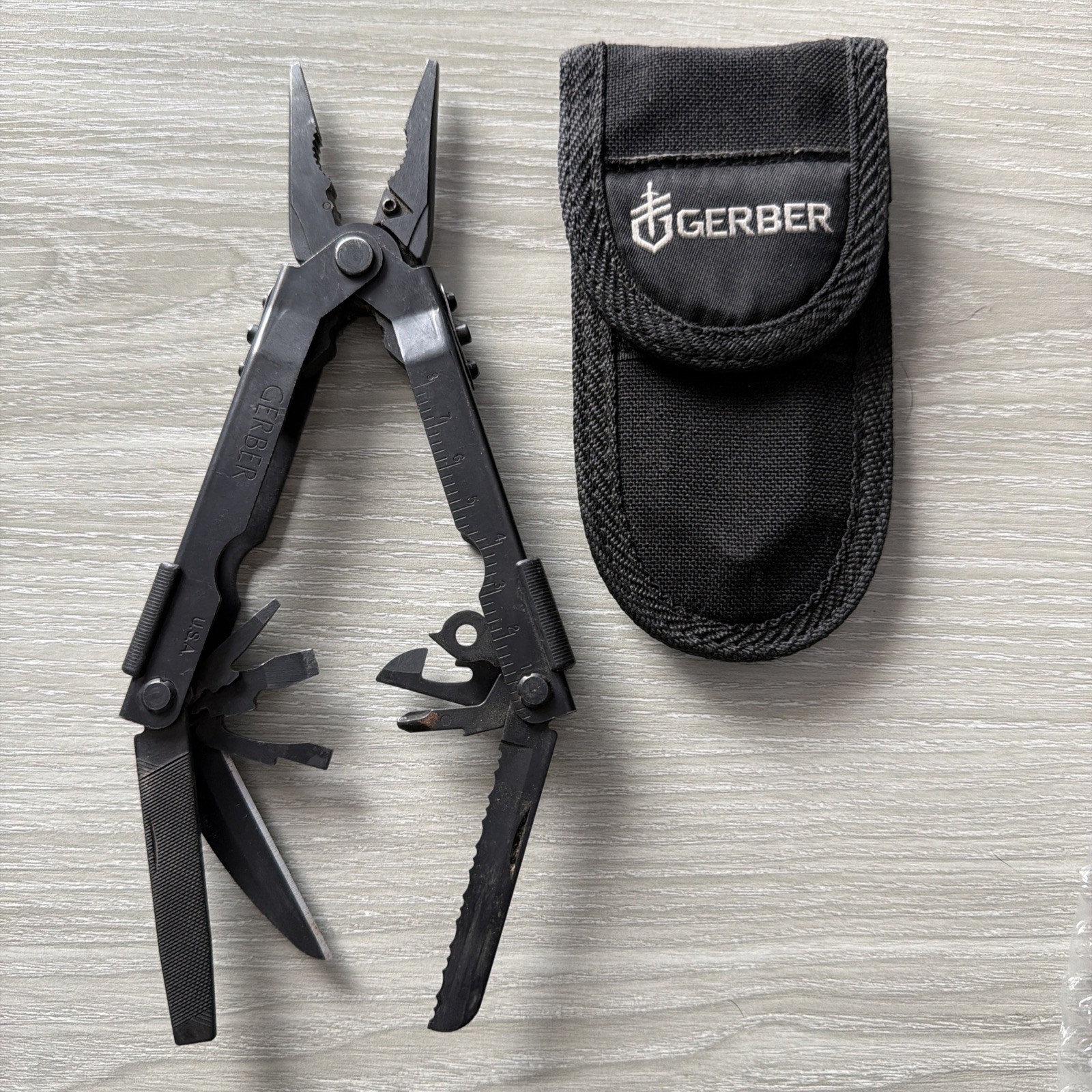 Gerber MP600 Multi-Tool Needle Nose Pliers Black Oxide W/ Sheath Tools Pictured