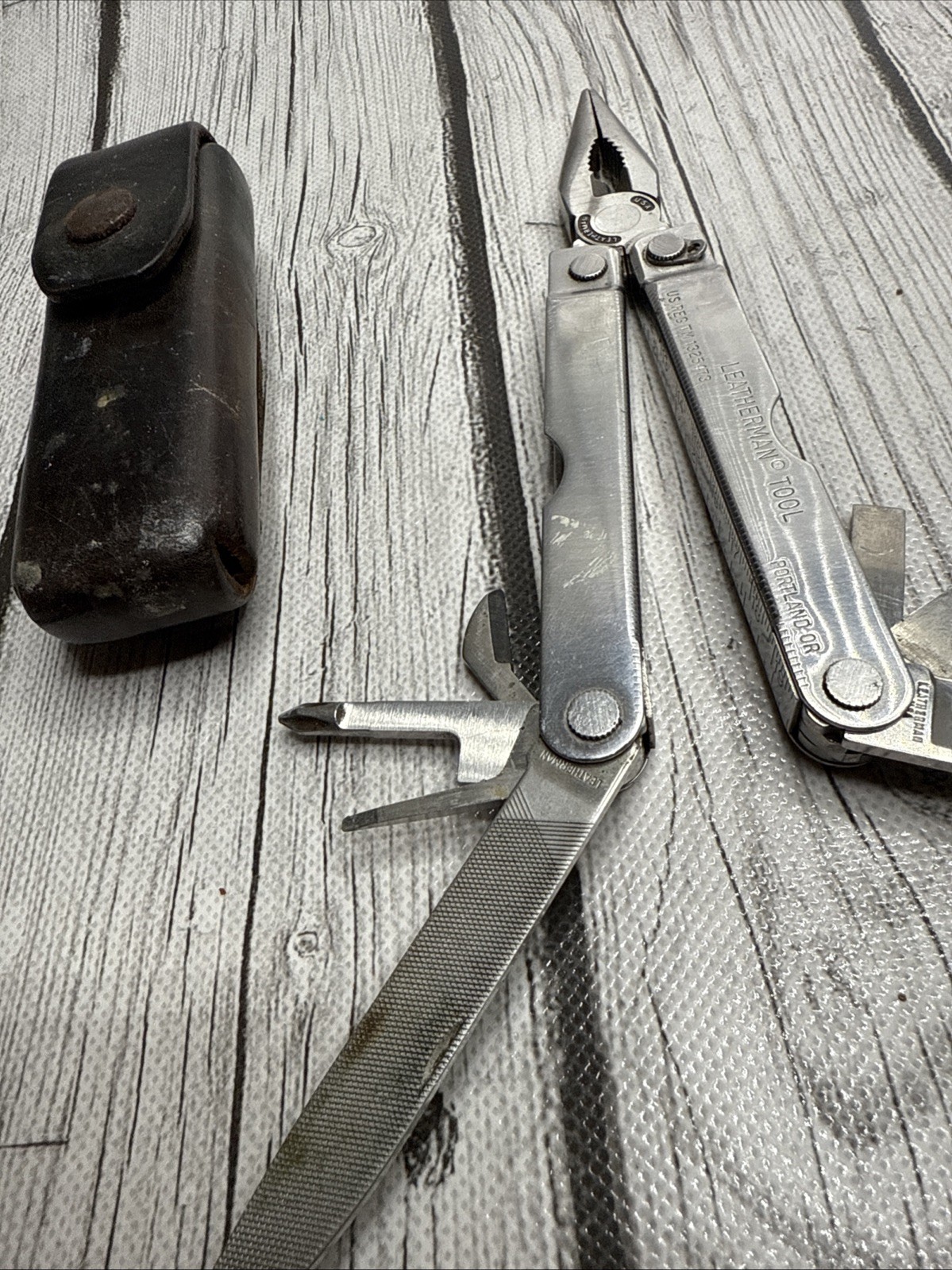 Leatherman Multi Tool With Leather Sheath Excellent Condition