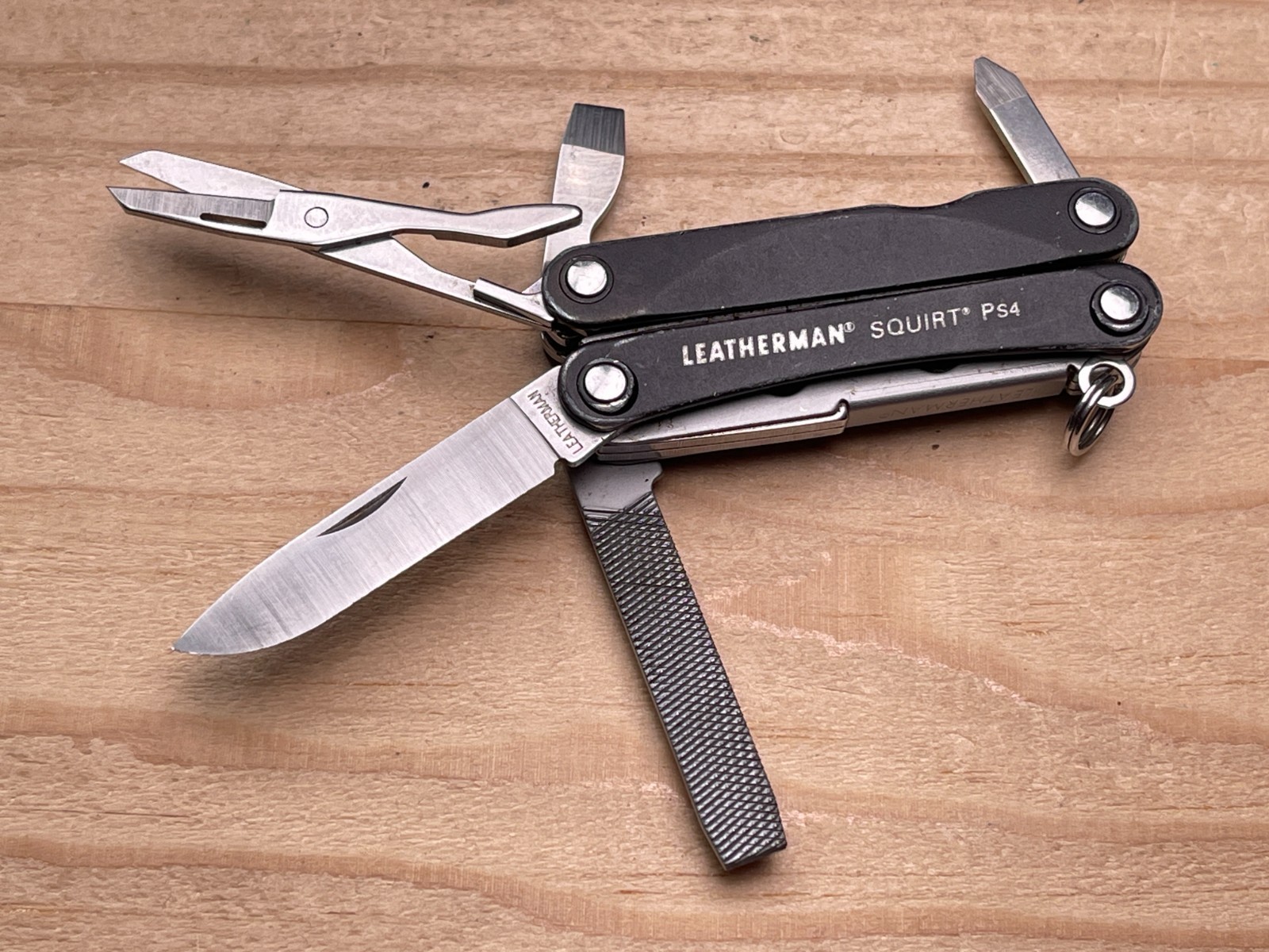 Leatherman Squirt PS4 Black Multi-tool Knife – Broken Scissors Spring – Retired