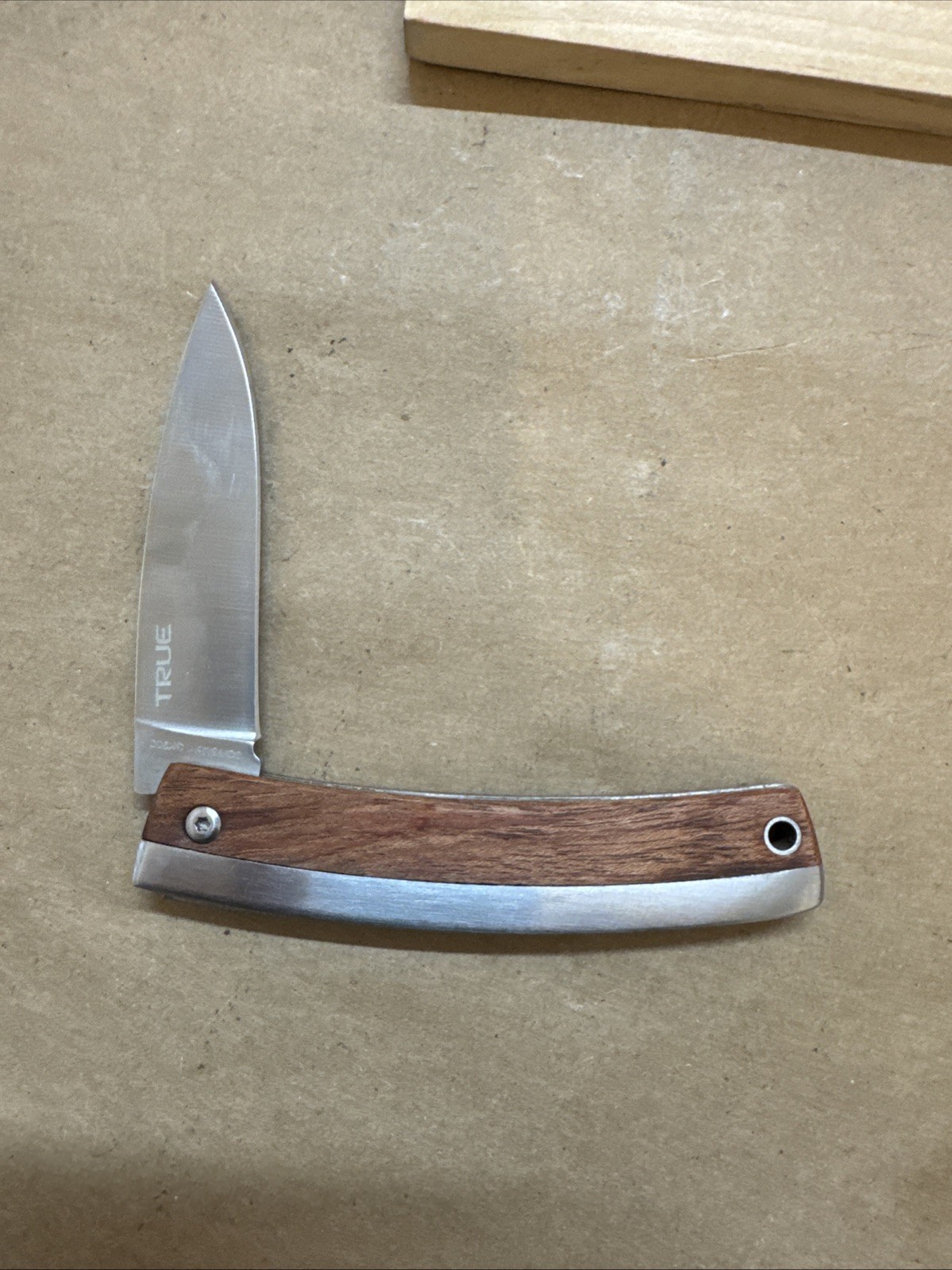 NEW TRUE UTILITY TU6905 Classic Series Gentleman’s Pocket Knife Wood Handle