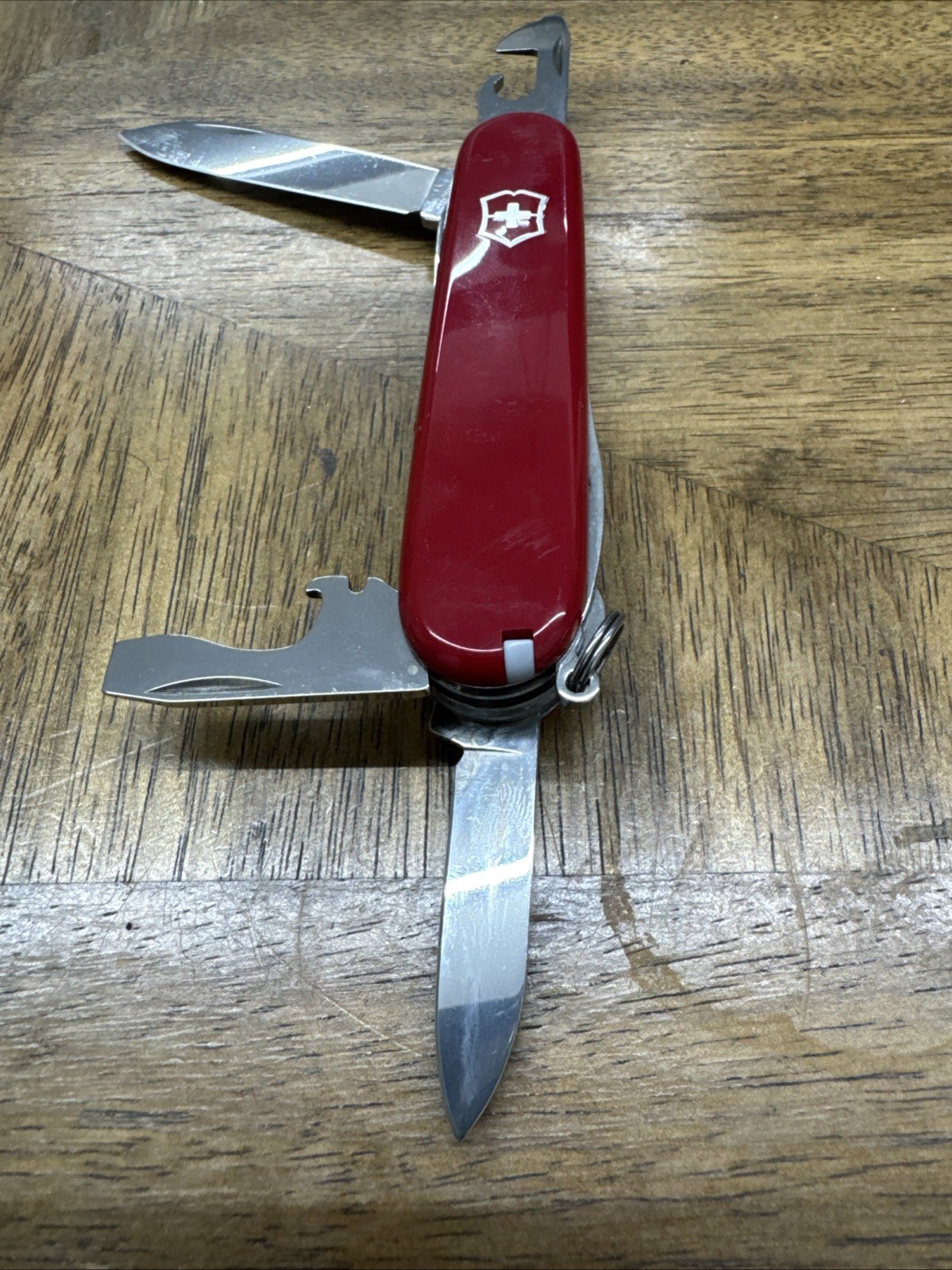 Swiss Army Original Knife Red Huntsman 15 Functions Victorinox 1.3713