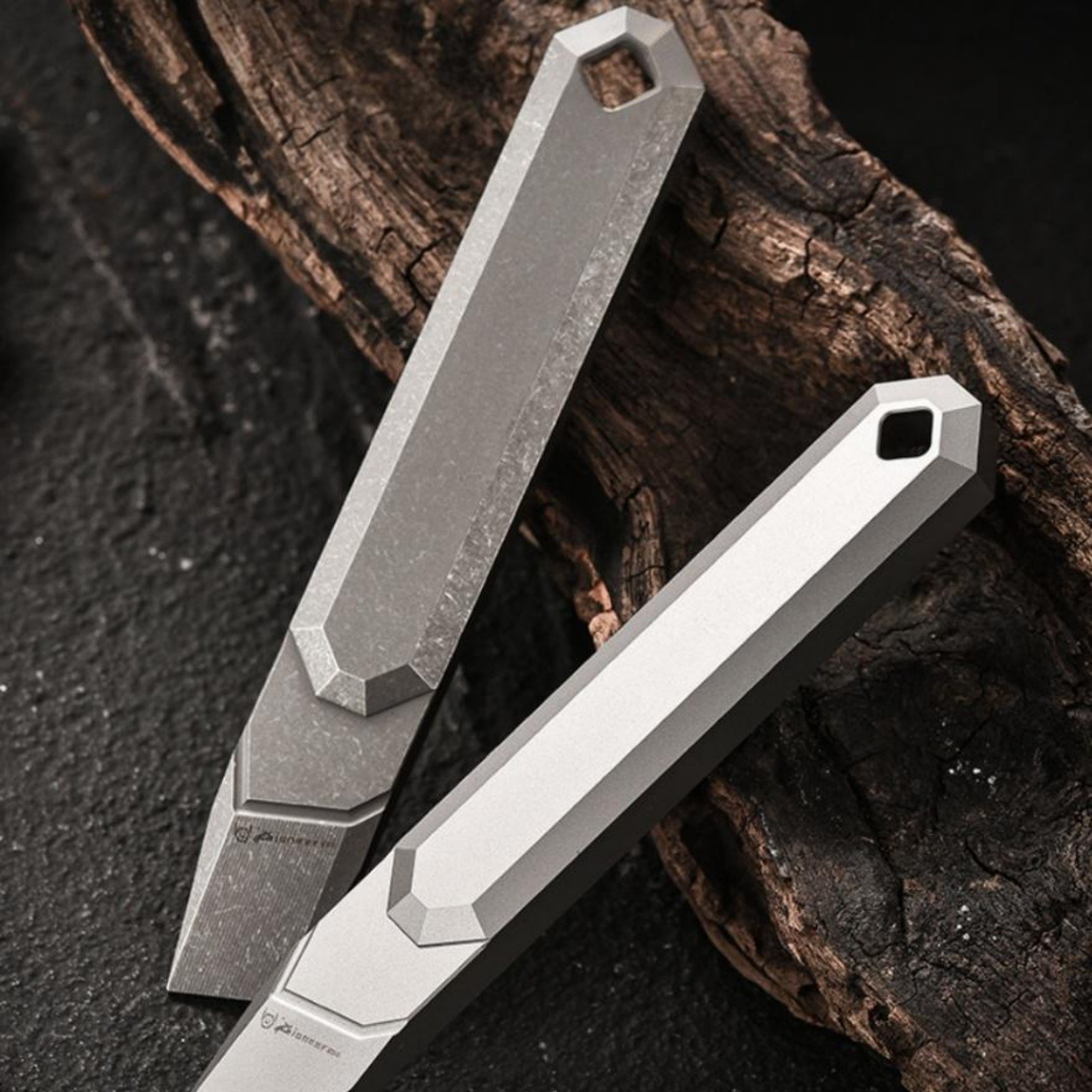 Titanium Alloy EDC Pry Bar Multi Tool Keychain Bottle Opener Lightweight