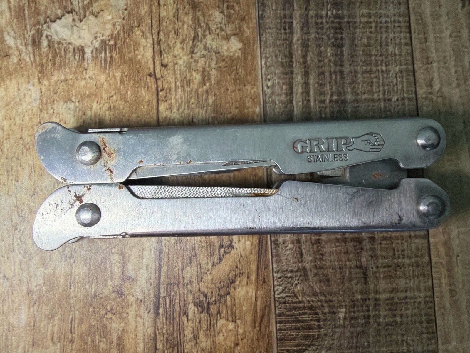 Grip Stainless Multi Tool Pliers Knife Saw Screwdrivers File 4” Compact