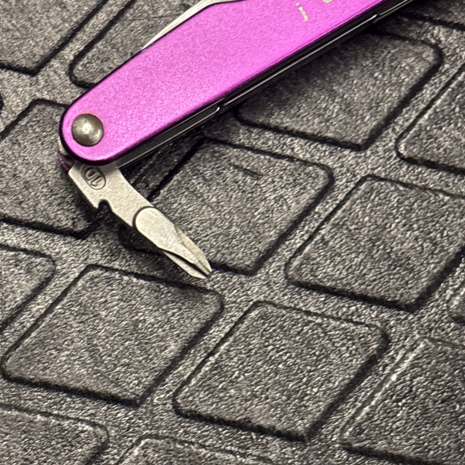 RARE Retired Leatherman Juice XE6 Thunder Purple