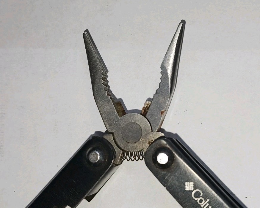 Columbia Pocket Multi Tool Pliers Knife Screwdrivers Flashlight Not Working
