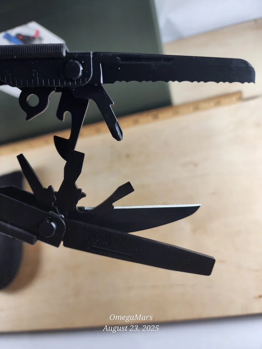 Gerber MP 600 Looks/feels brand new, w/sheath. #MP2 (MSRP 105)