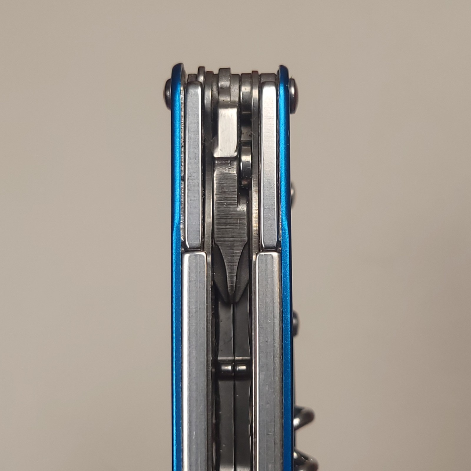 Leatherman Juice CS4 Blue Multi-Tool Pliers Pocket Knife 420HC Slipjoint