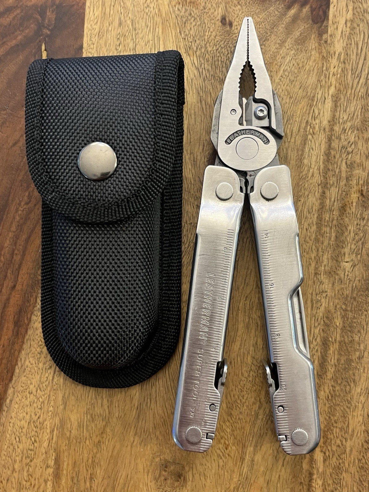 Leatherman Super Tool 300 Multitool SUPER NICE!! w/Sheath