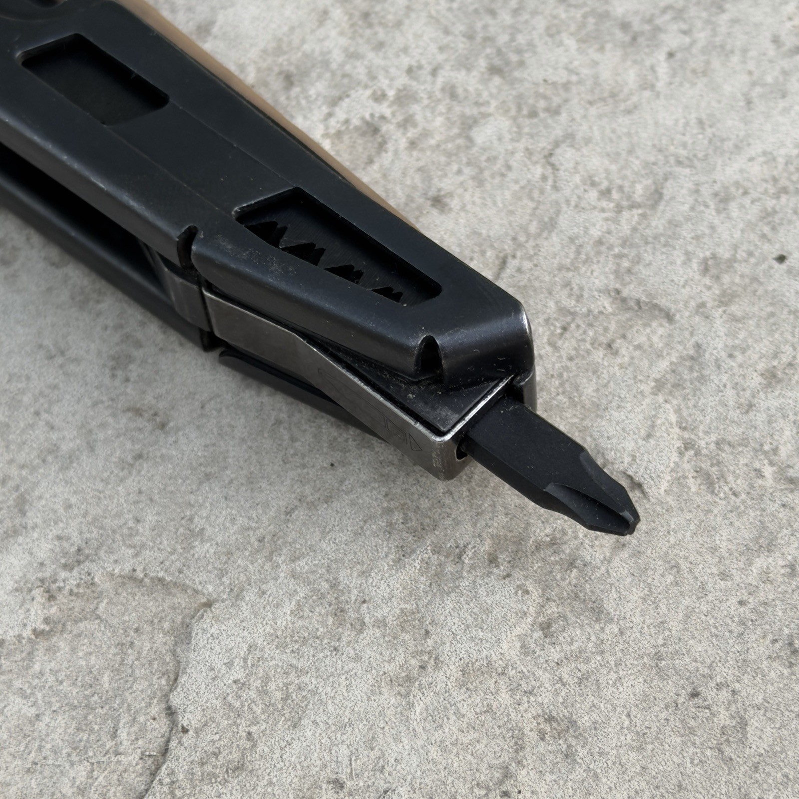 Leatherman MUT EOD Black multi tool Brown/Tan