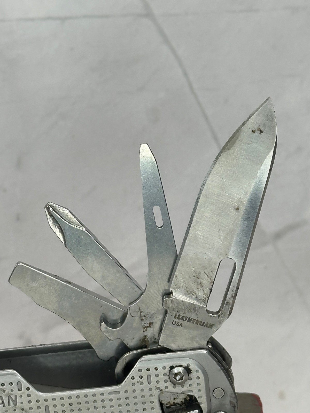 Leatherman FREE T2 Multitool Folding Knife Silver Tone EDC USA