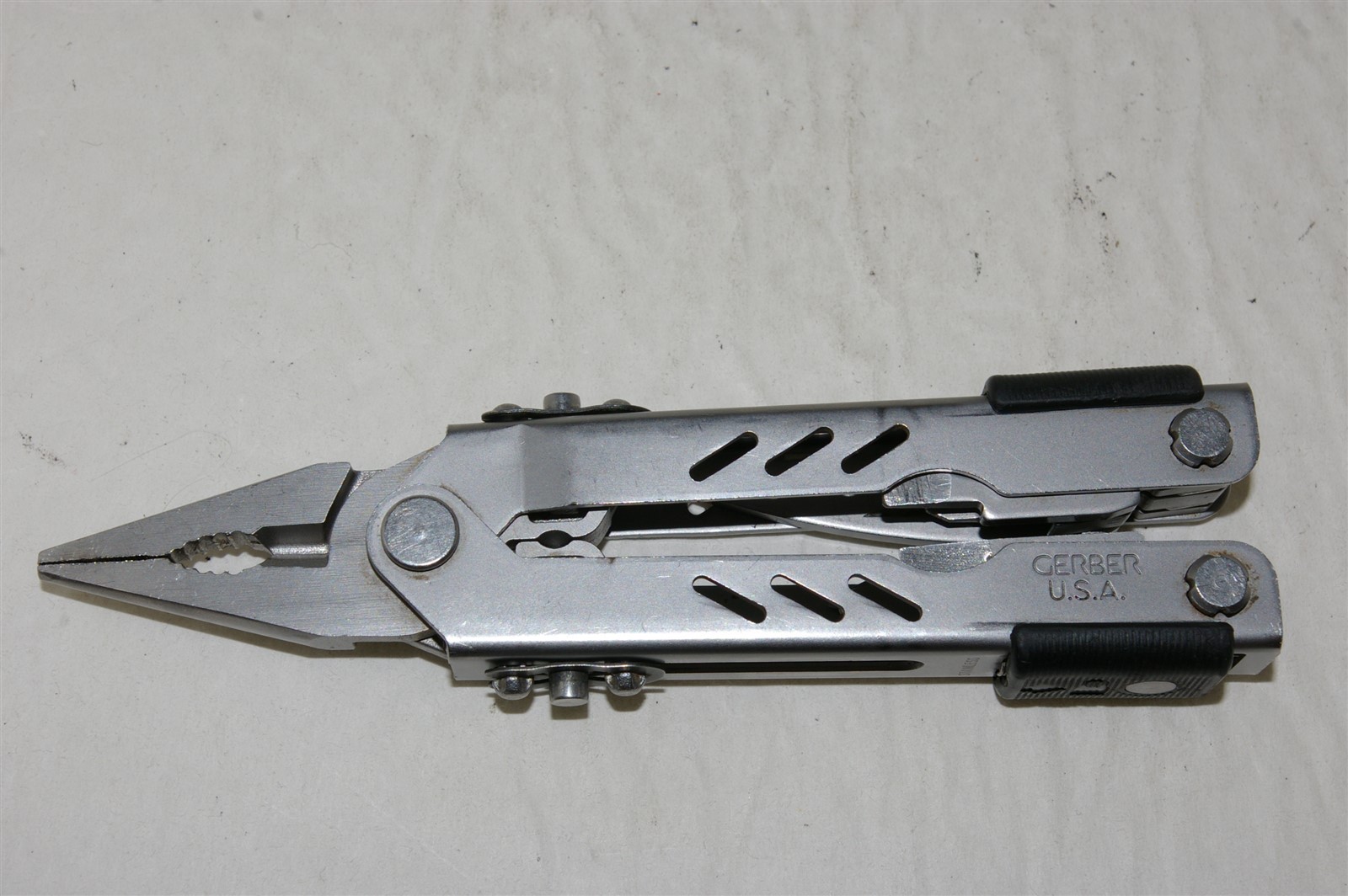 Gerber MP400 Compact Sport Multi-Tool Multi-Plier Stainless Silver