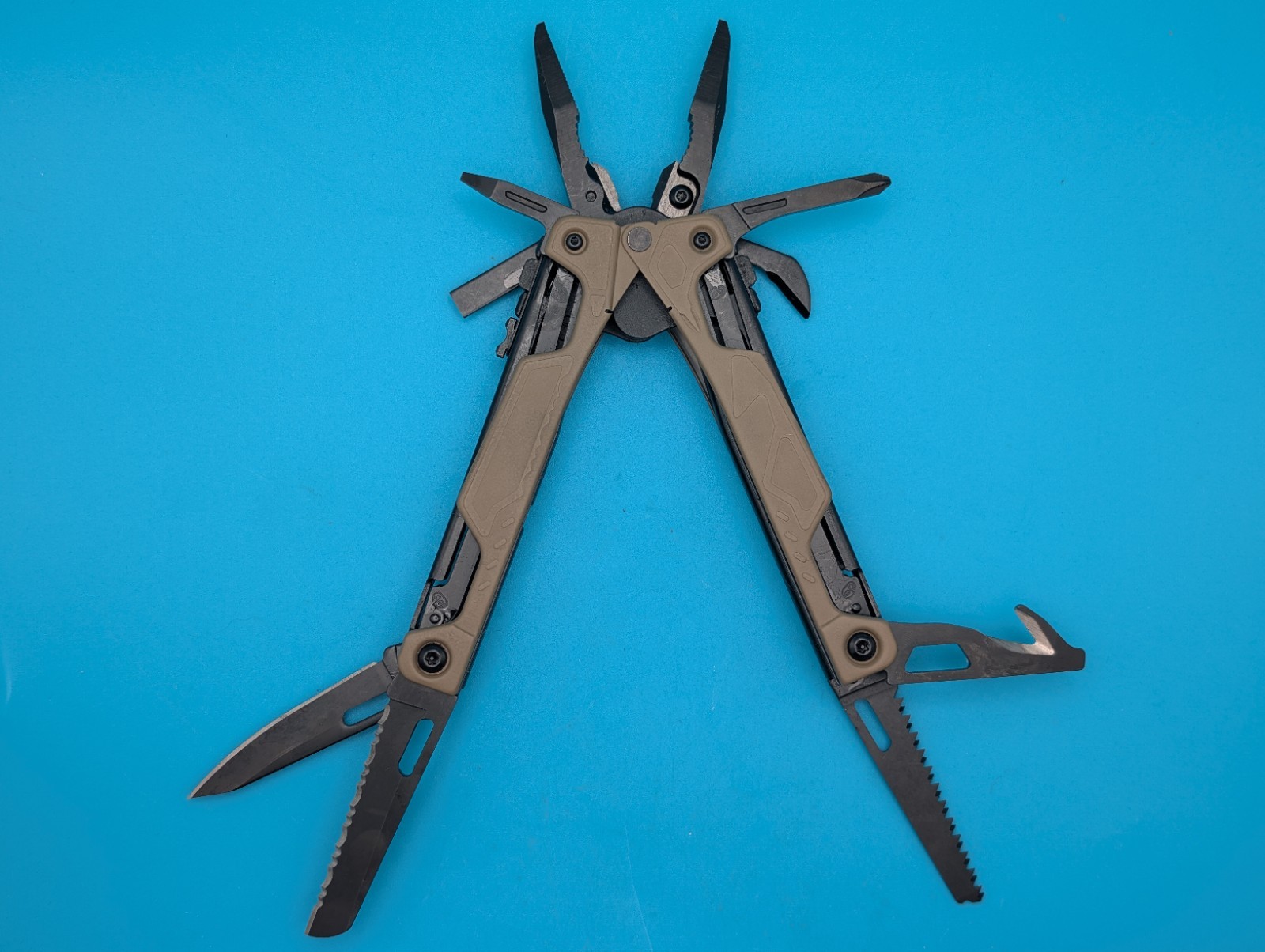 Leatherman OHT Multi-Tool Knife Discontinued! COYOTE TAN! WITH SHEATH!