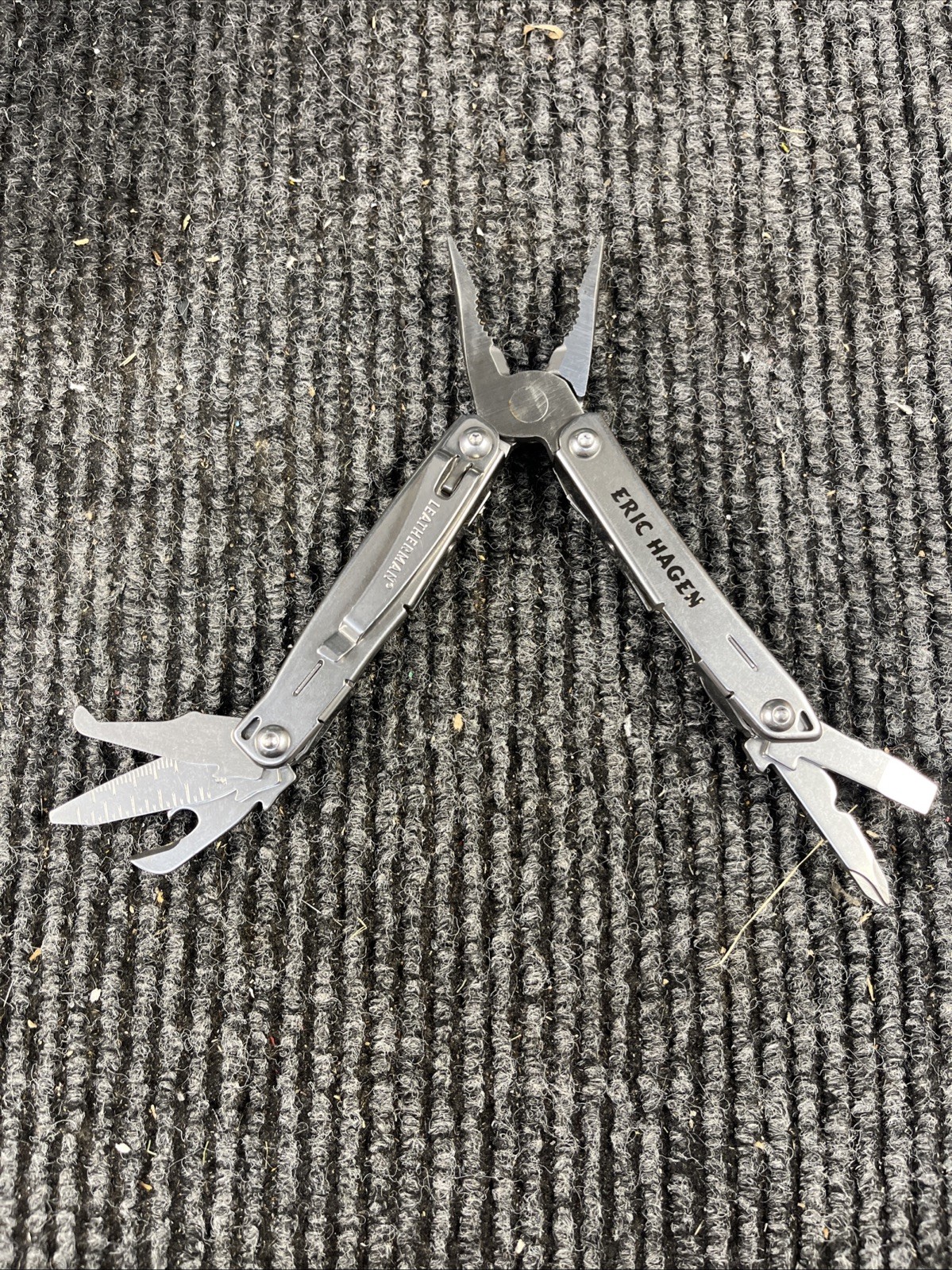Leatherman Wingman Multitool with 14 tools Needle Nose pliers, wire cutter (031)
