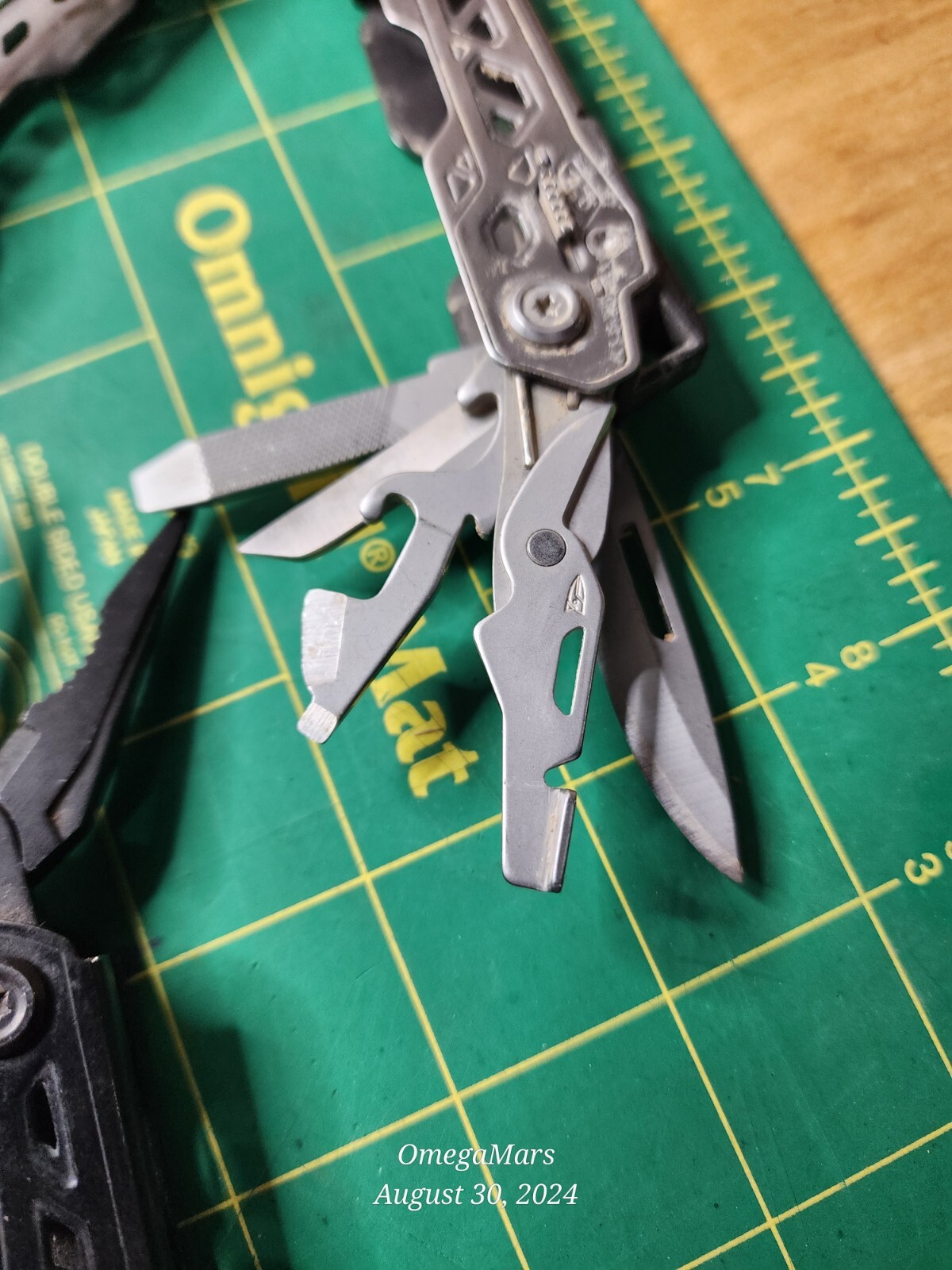 Gerber Truss 17-in-1 Multi Tool Random selection of x1(ONE) per order NO Sheath!