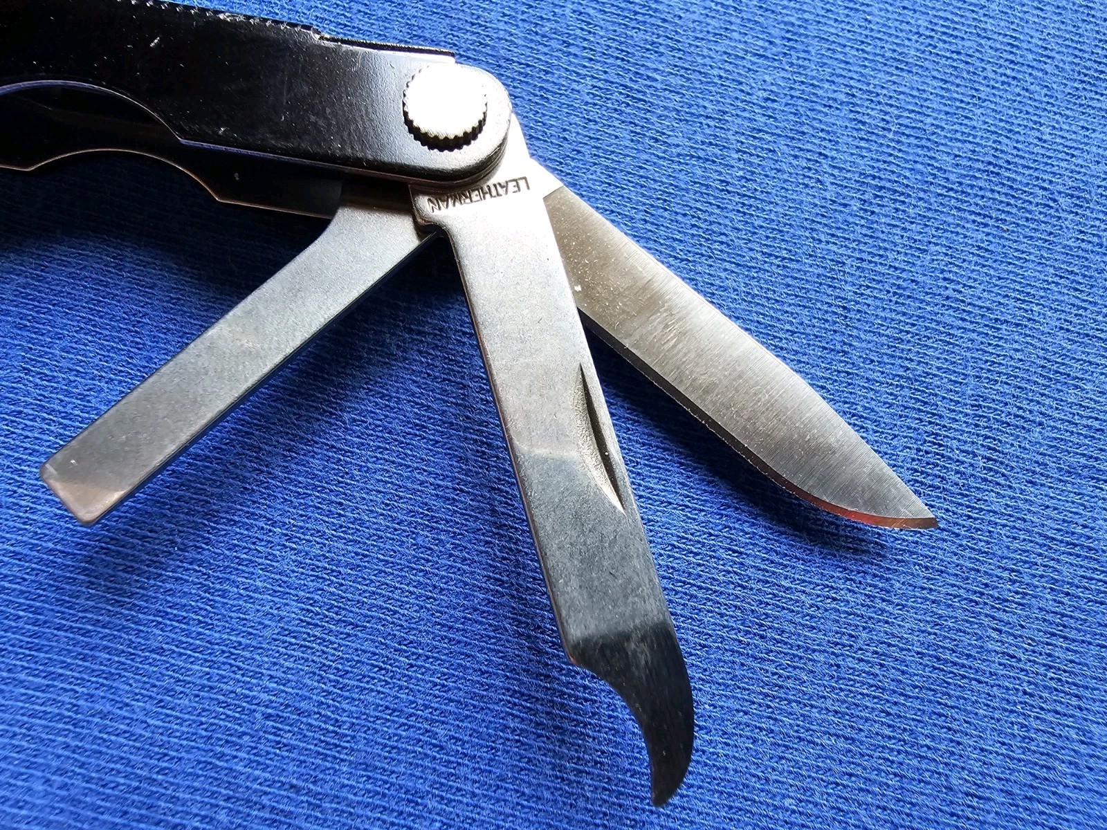 Leatherman Micra Mini Multi-Tool, Knife, Scissors, Key Ring, Black.
