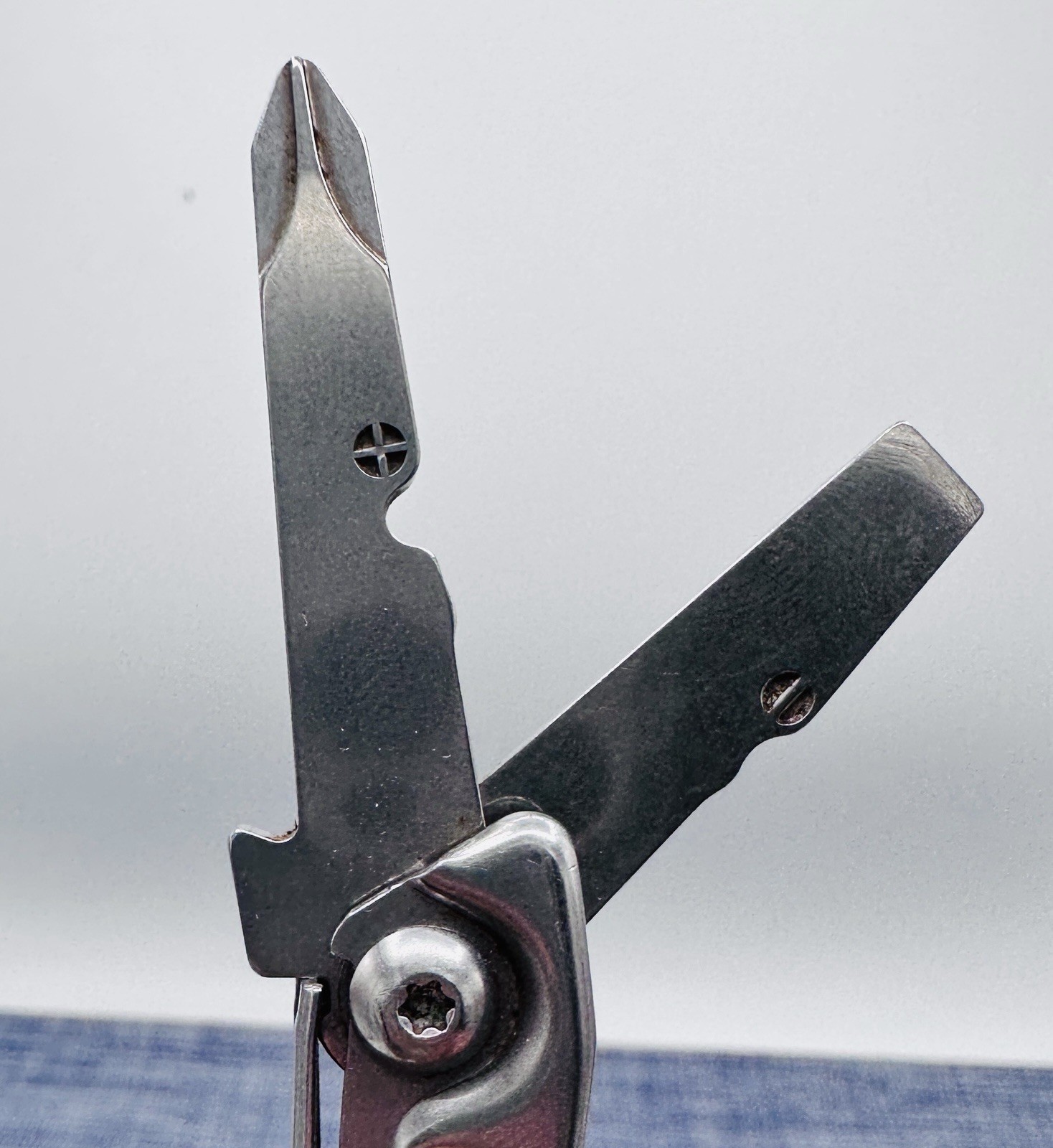 Leatherman Rev Multi Tool Knife Pliers Screwdrivers Blade – Good Condition