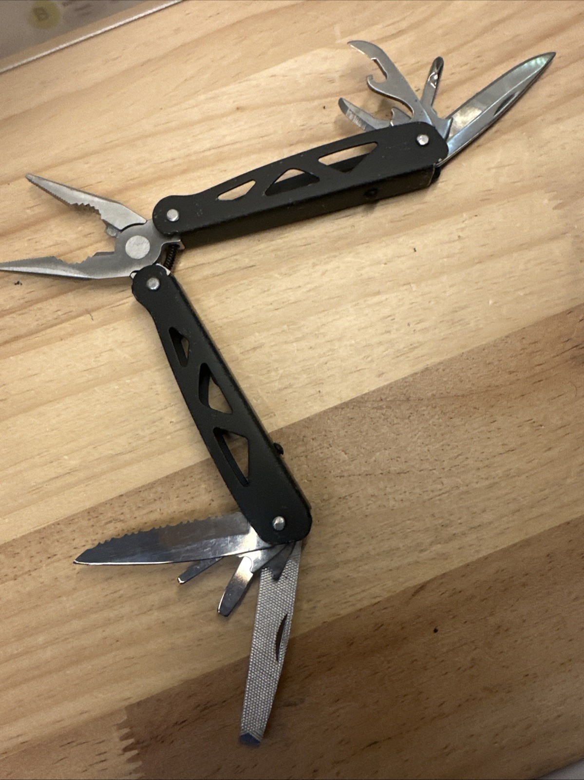 Stainless Steel Pocket Knife Multi-Tool Blade Unbranded Letherman Style 4”