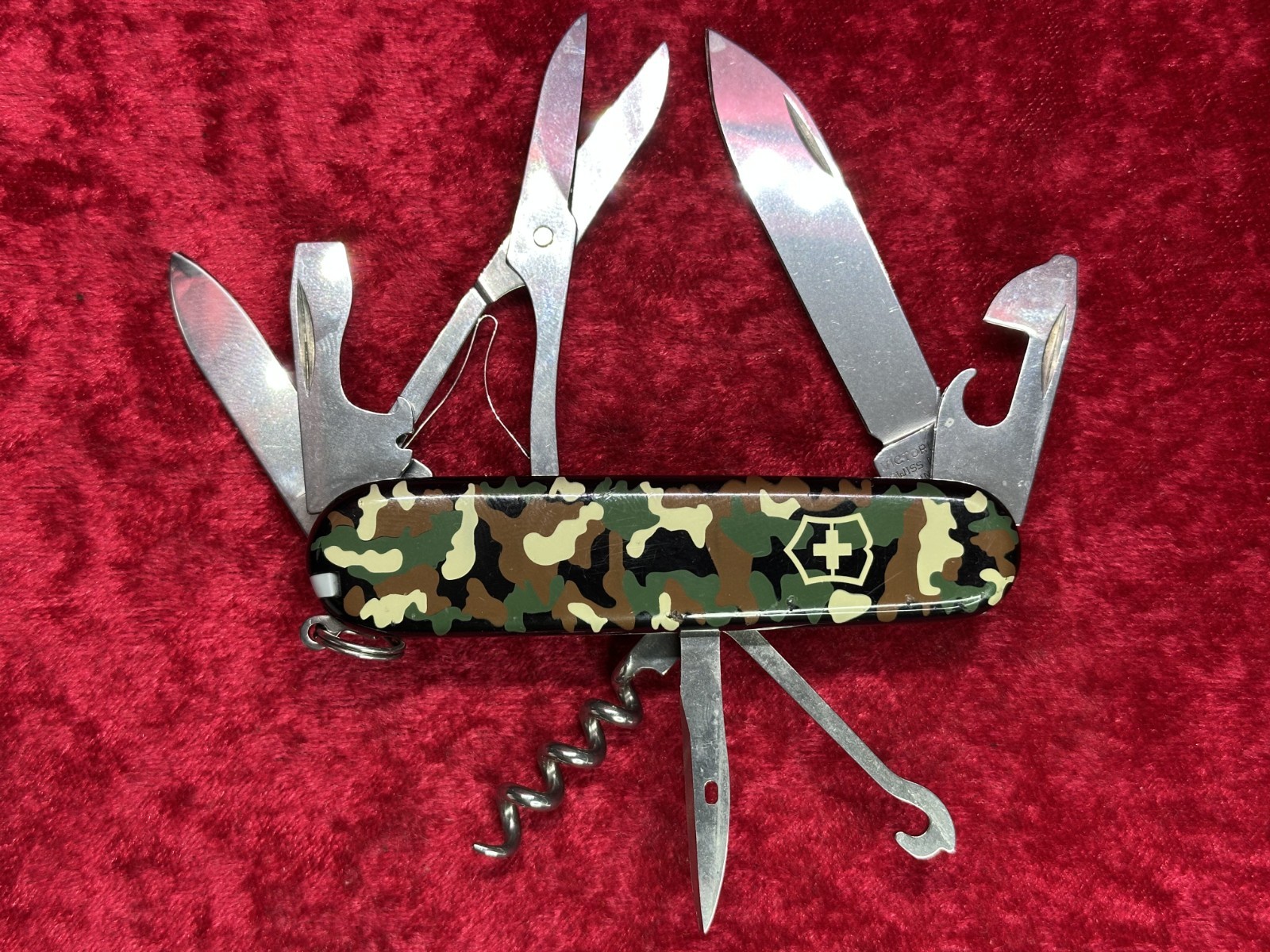 Victorinox Climber Green Camo Swiss Army Knife 11 Tool 3 Layer Random Pick (415)