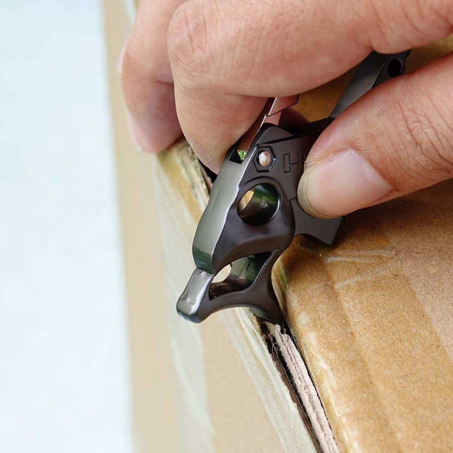 Heavy-Duty Keychain: Quick-Release Organizer with Ultimate 5-in-1 Functionality