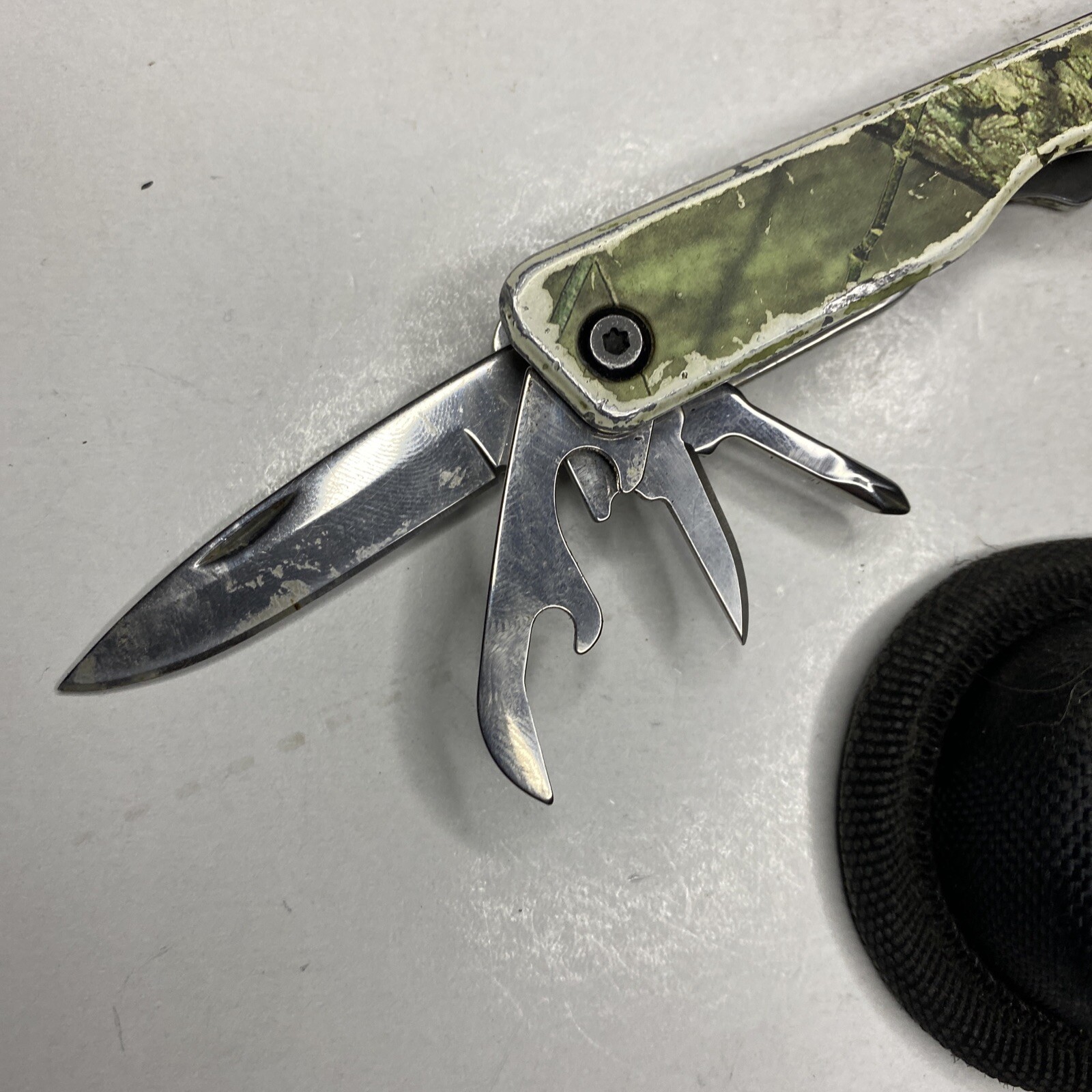 MOSSY OAK 13-1 Multi-tool – Multi Function Pliers – Folding Tool Camouflage