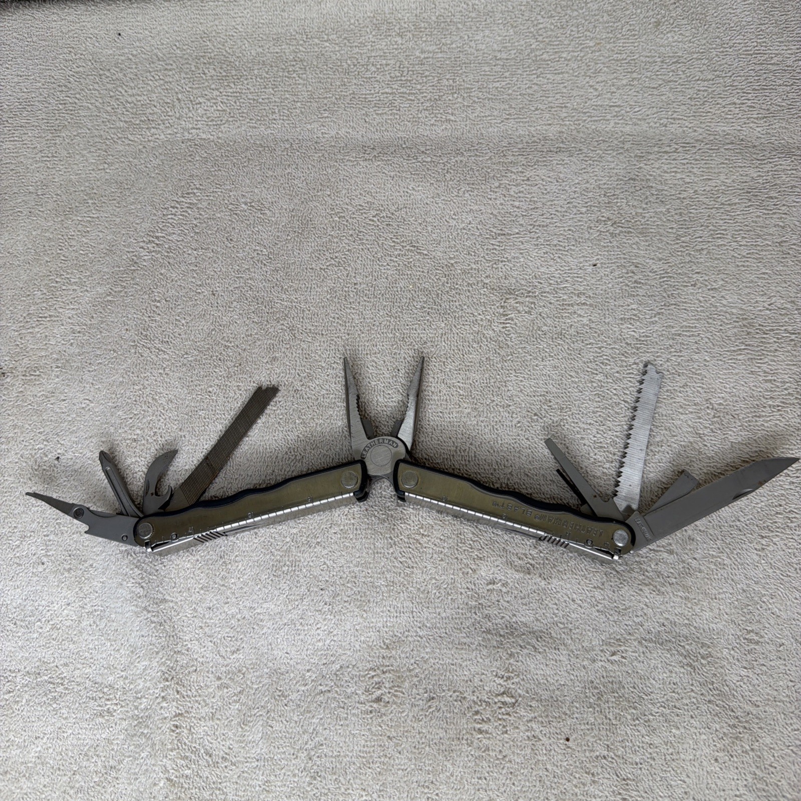 Leatherman BLAST Multi-Tool , Retired Multitool w/ Knife Pliers