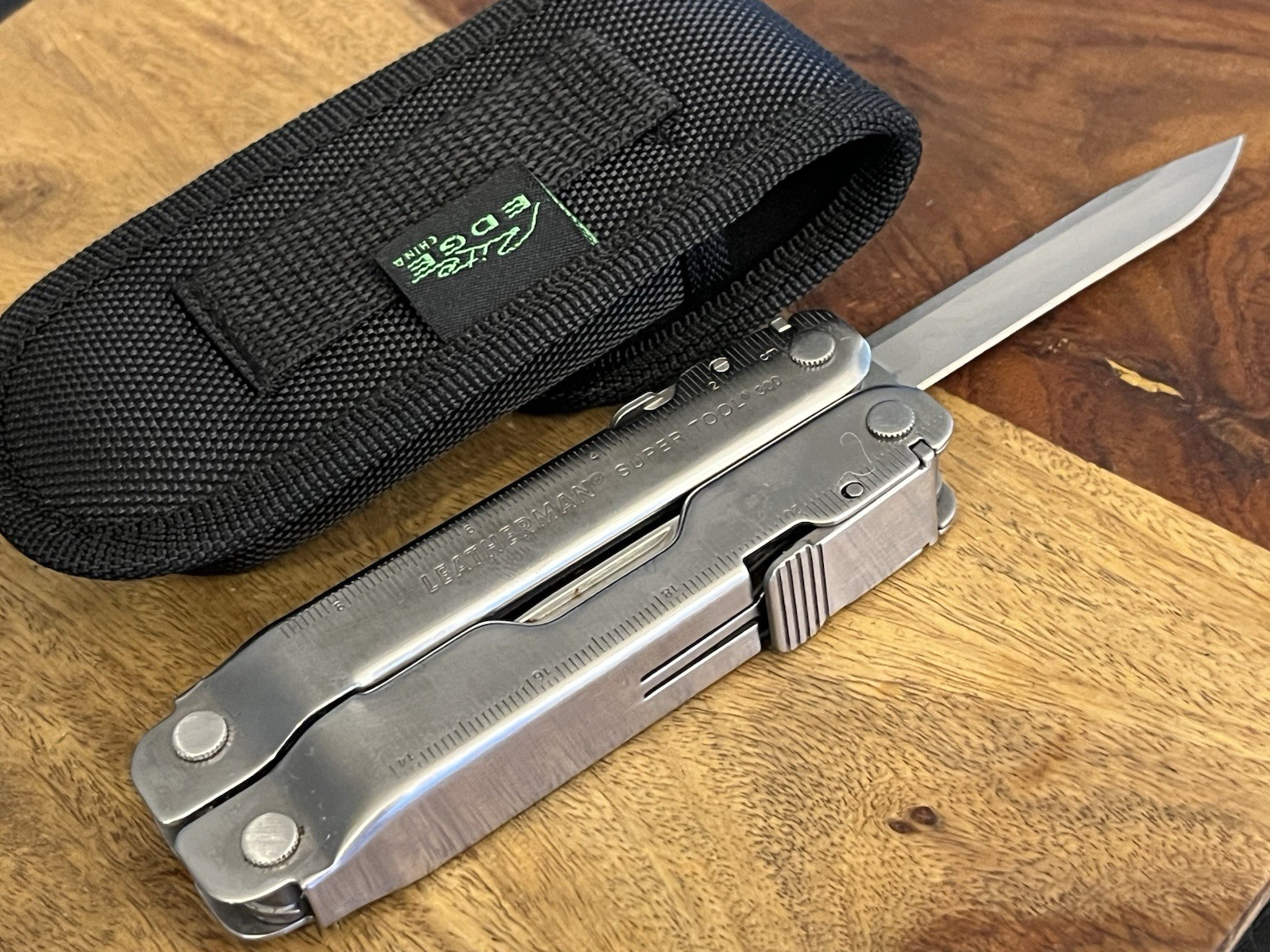 Leatherman Super Tool 300 Multitool SUPER NICE!! w/Sheath