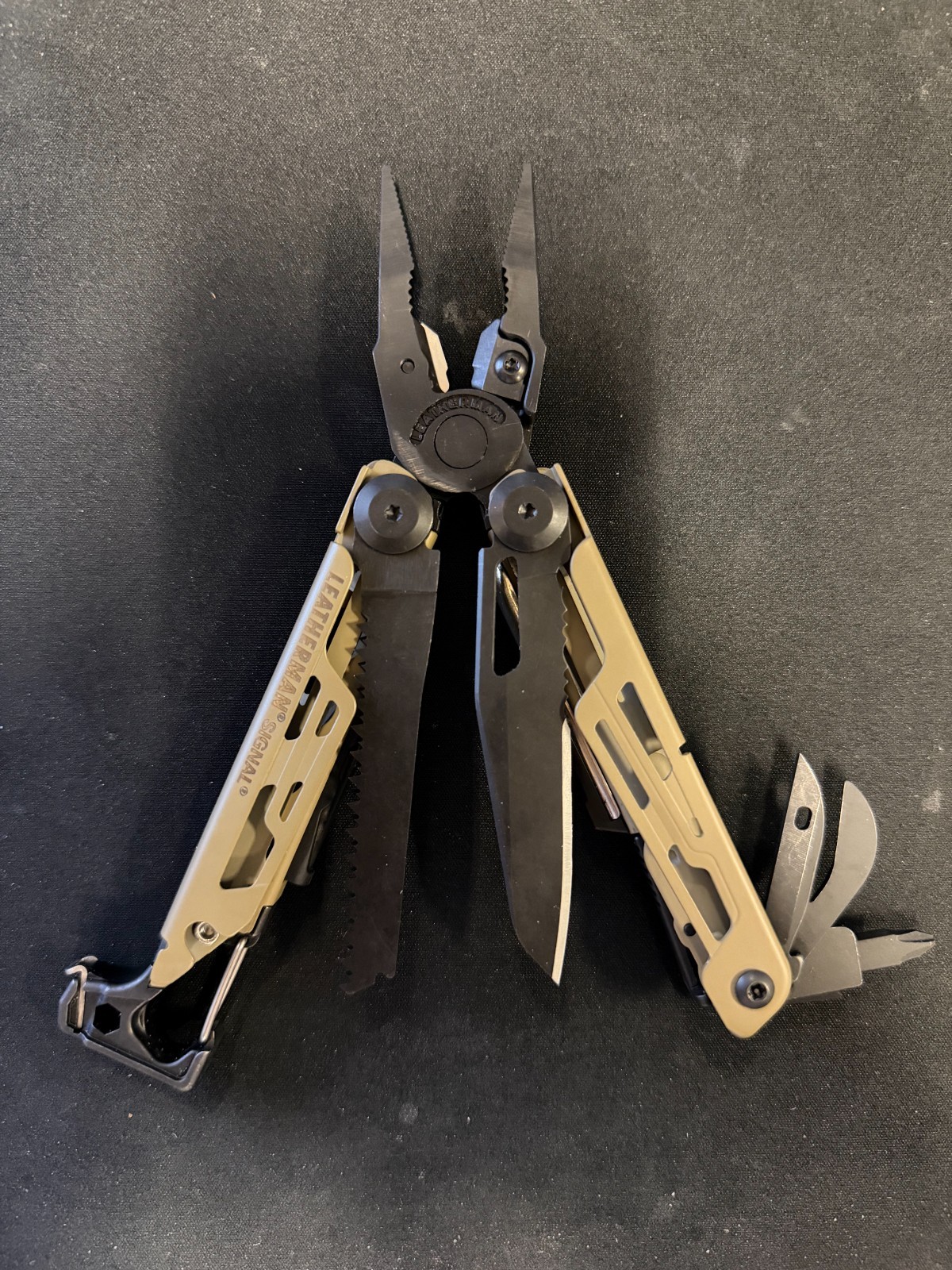 LEATHERMAN Signal 19-in-1 Multi-tool for Outdoors Camping Hiking Fishing