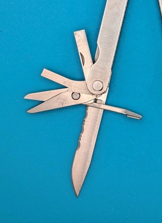 Leatherman PST 2 Multi Tool! 03/01 date stamp! Fast Shipping!