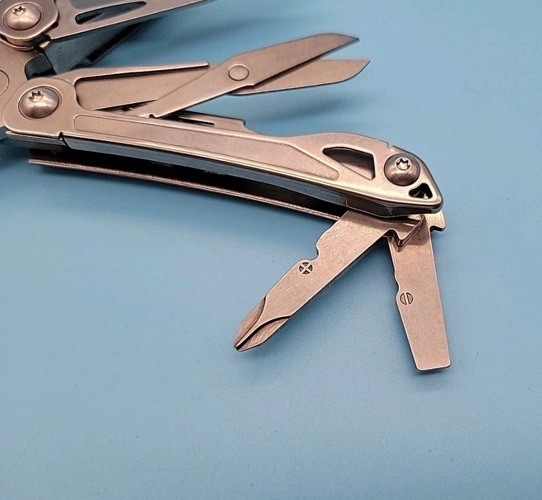 Leatherman Wingman Multi Tool w/ Sheath – Pocket Clip, Pliers, Screwdrivers New