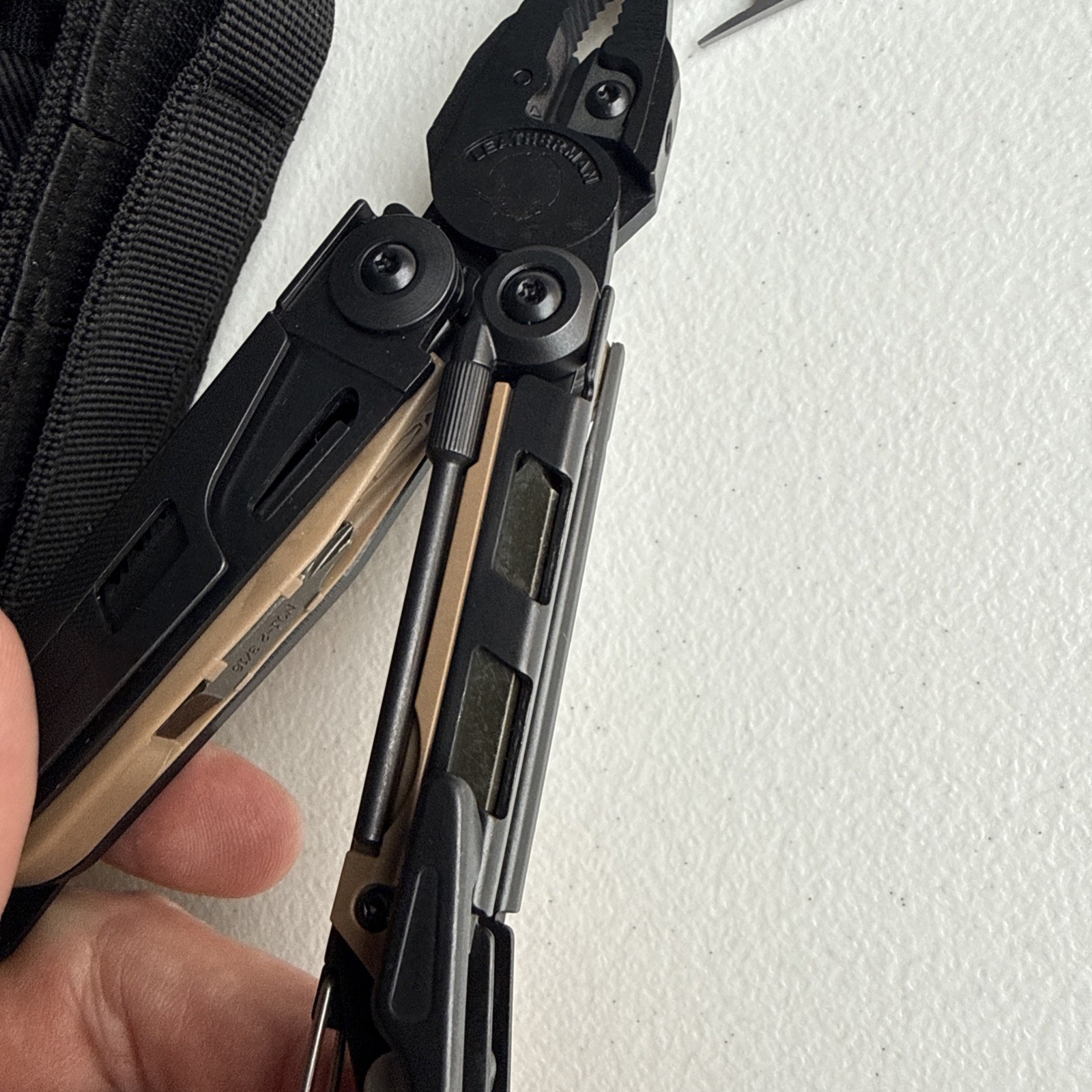 Leatherman MUT Tactical Multi Tool with Black Molle Sheath – Black (850222)