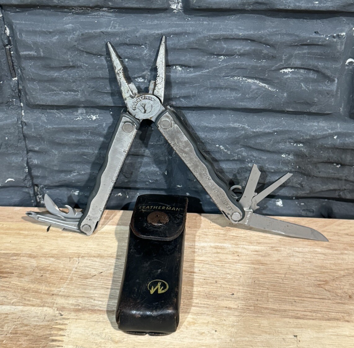 Leatherman Kick Multi-Tool with Original Sheath – READ