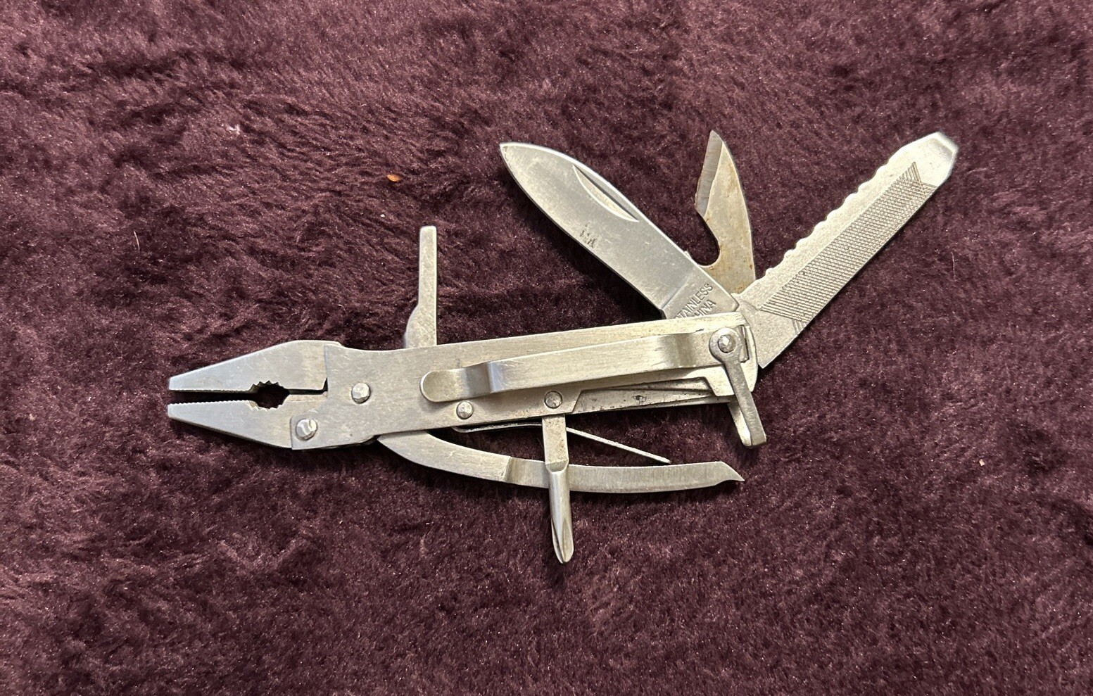 Stainless Multi-Tool Pliers Knife Tool.