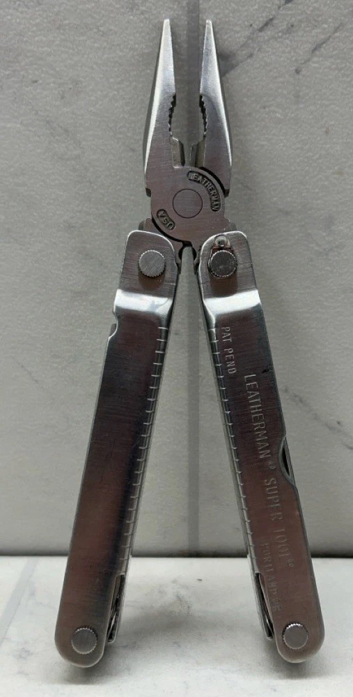 Leatherman Super Tool Heavy Duty Stainless Multi-Tool (PO1016562)