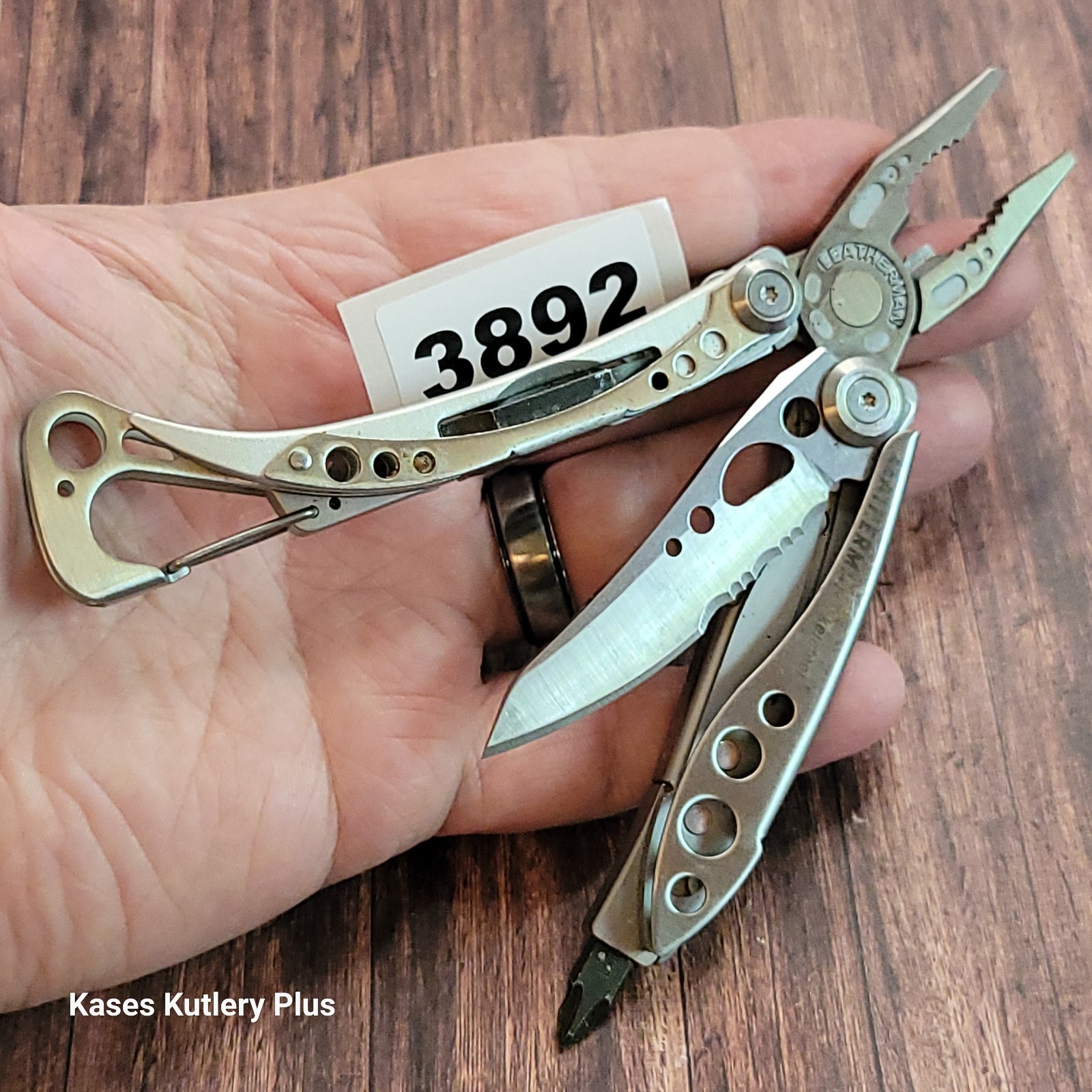 Leatherman Skeletool Multi Tool Pliers Bit Driver Knife W/Attachment Clip