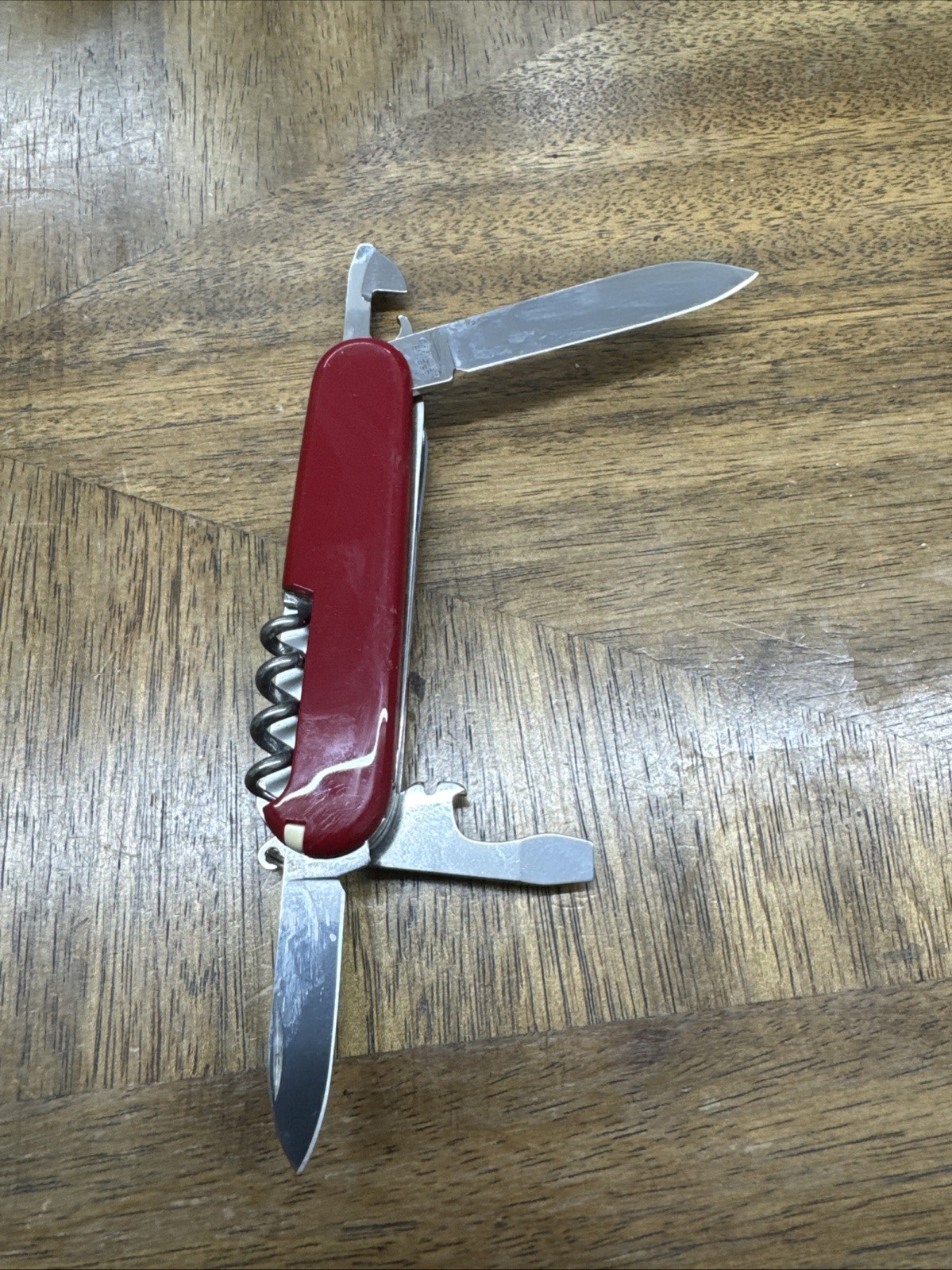 Swiss Army Original Knife Red Huntsman 15 Functions Victorinox 1.3713