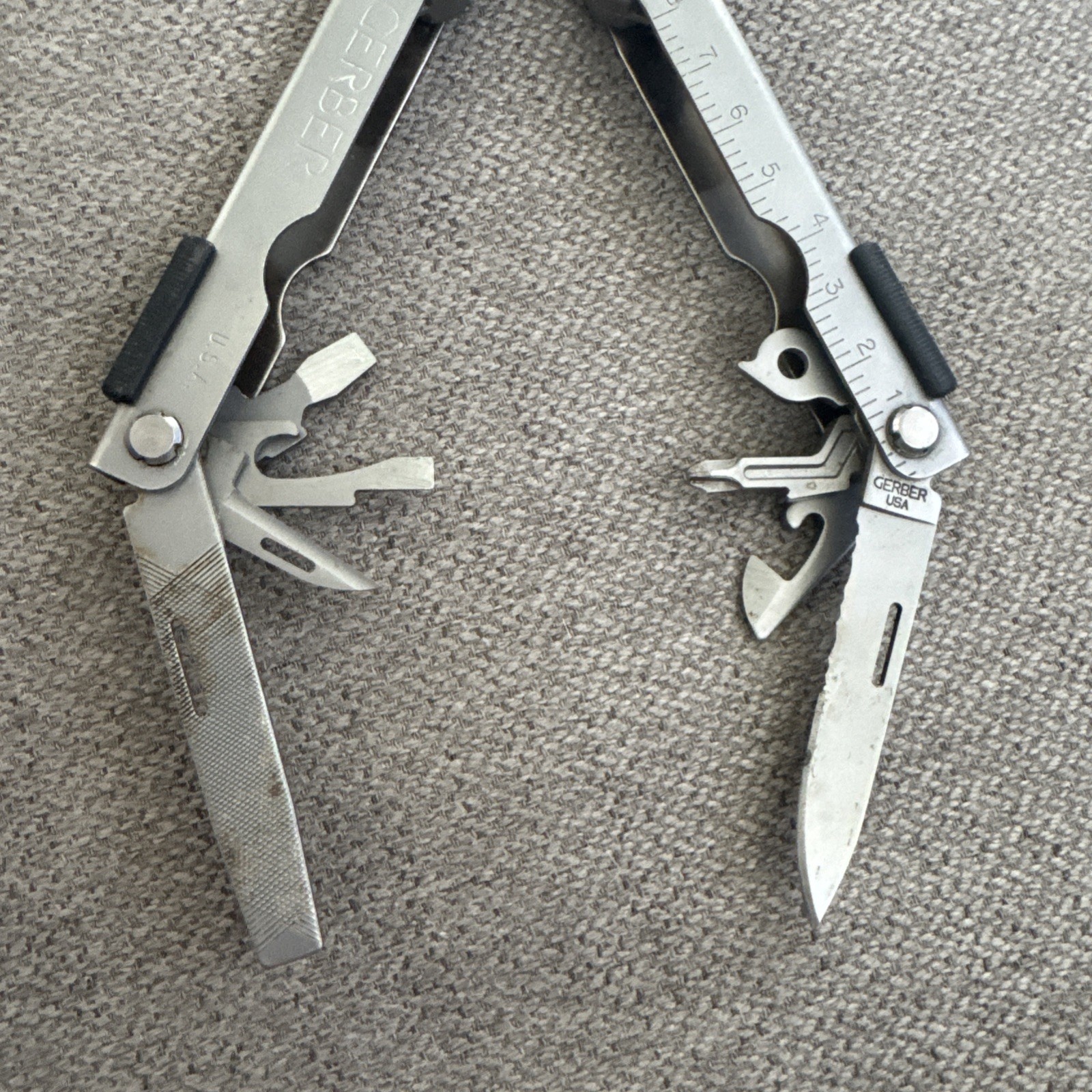 Gerber Multi-Tool MP 600 Silver & Camo carrying case Needle Nose